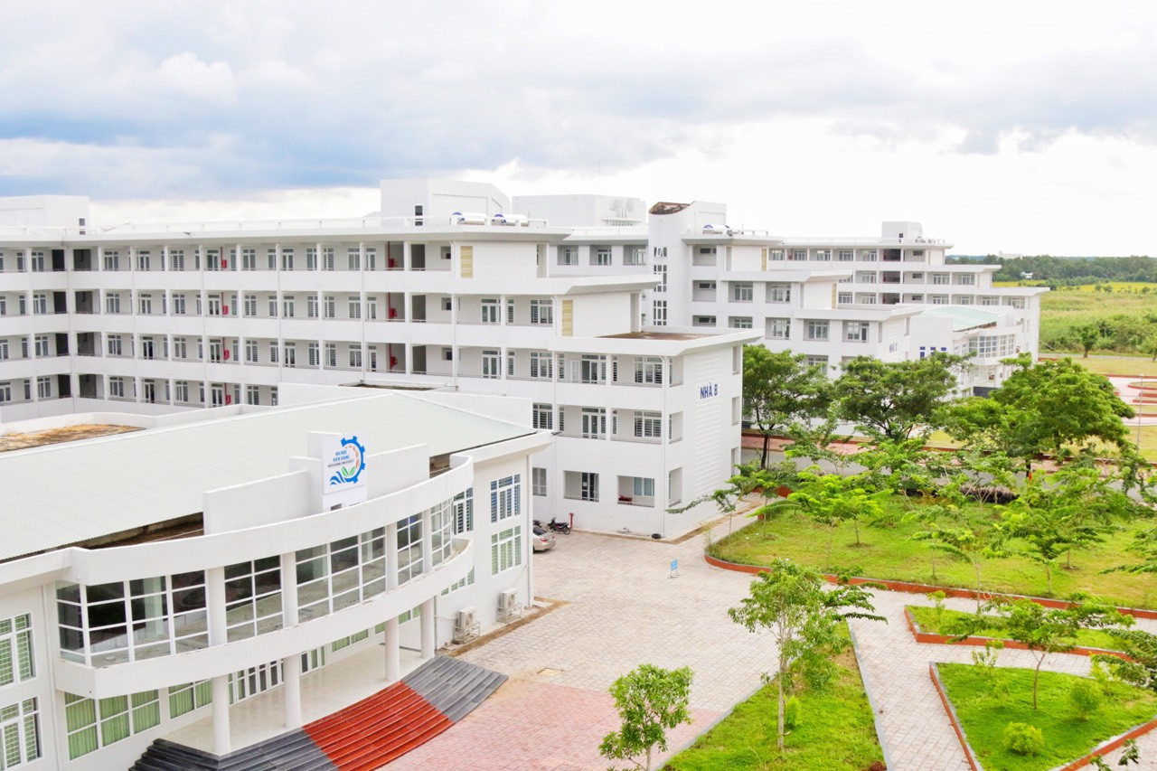 02_Hoi truong va nha hoc KGU