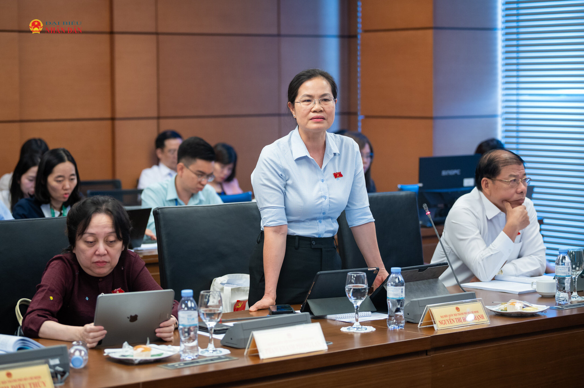 ĐBQH Nguyễn Thị Hồng Hạnh phát biểu thảo luận tại Tổ 2