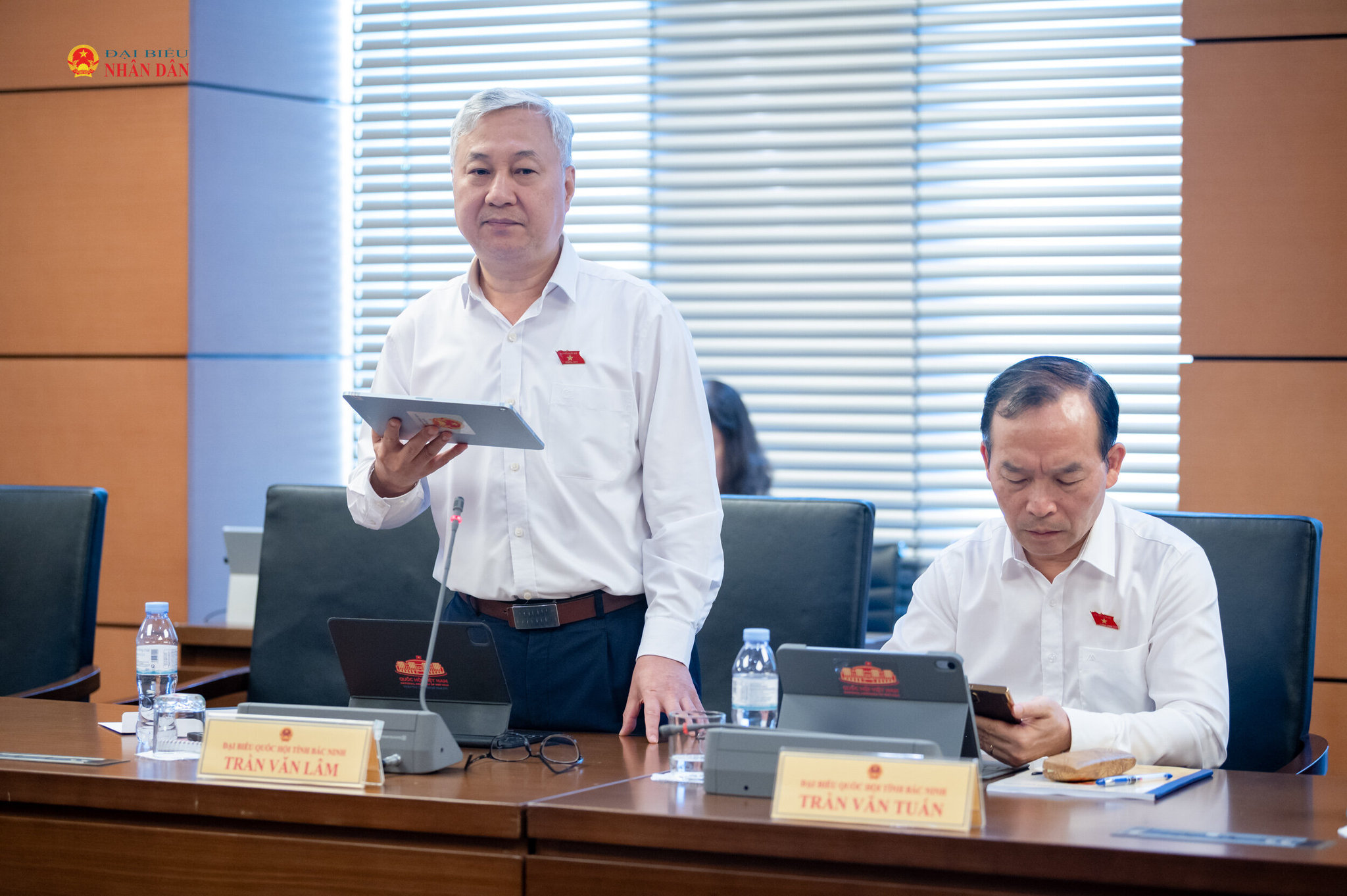 ĐBQH Trần Văn Lâm (Bắc Ninh) phát biểu thảo luận tại Tổ 8