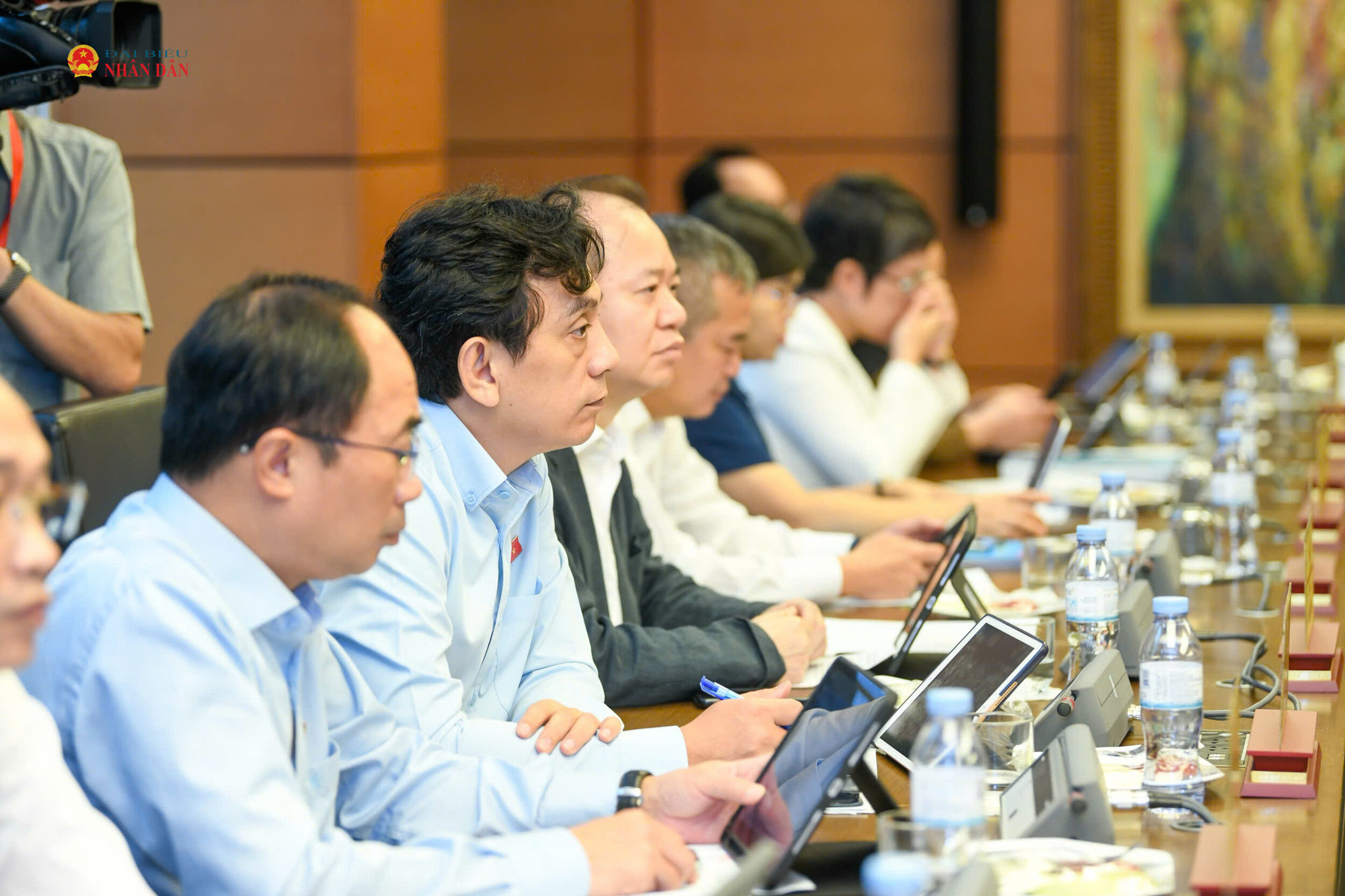 Các đại biểu tham gia thảo luận tại Tổ 1 sáng ngày 5/8