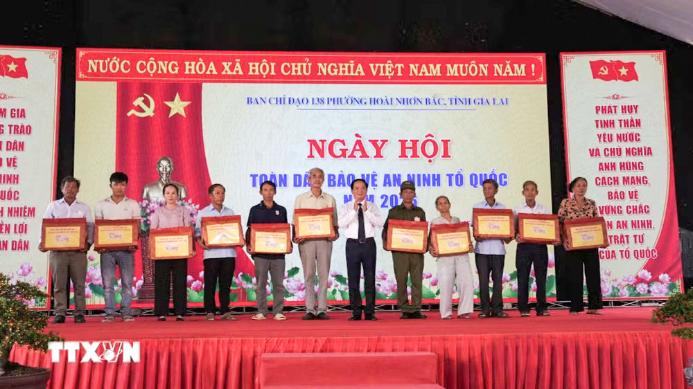 be708c653d075432182-_ttxvn-truong-ban-tuyen-giao-trung-uong-du-ngay-hoi-toan-dan-bao-ve-an-ninh-to-quoc-tai-gia-lai-2.jpg.jpeg