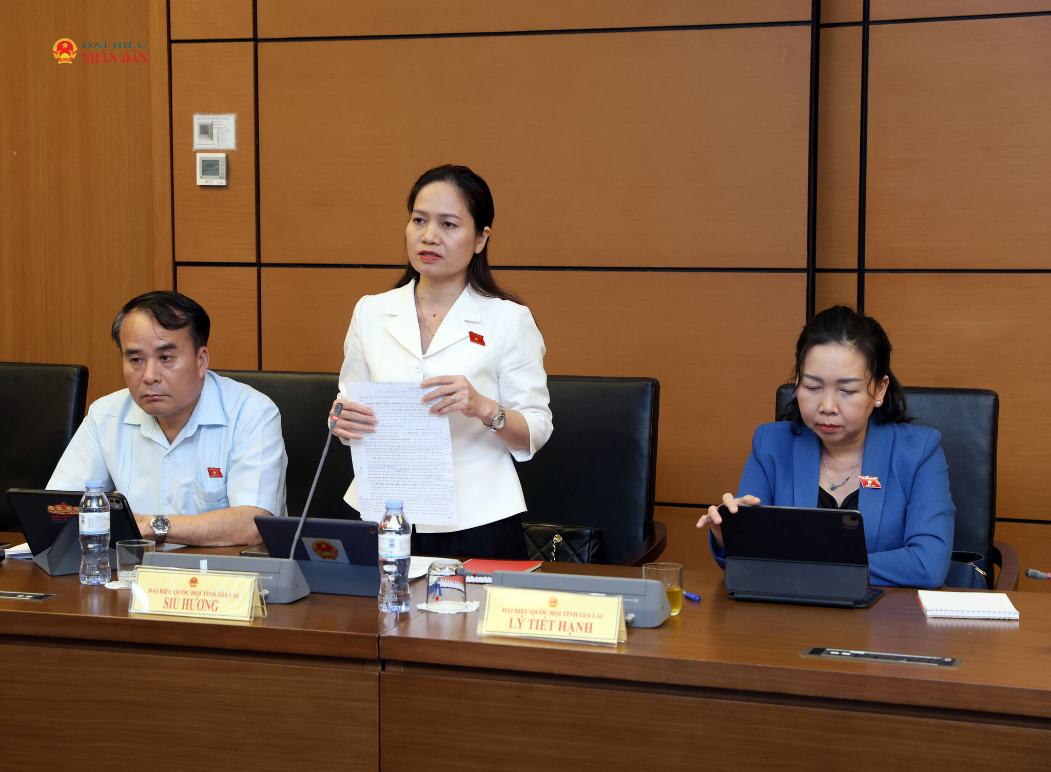 ĐBQH Siu Hương (Gia Lai) phát biểu