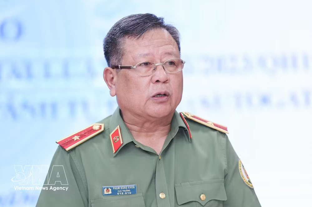 vnanet-anh-2-cuc-truong-cuc-quan-ly-xuat-nhap-canh-pham-dang-khoa.jpg
