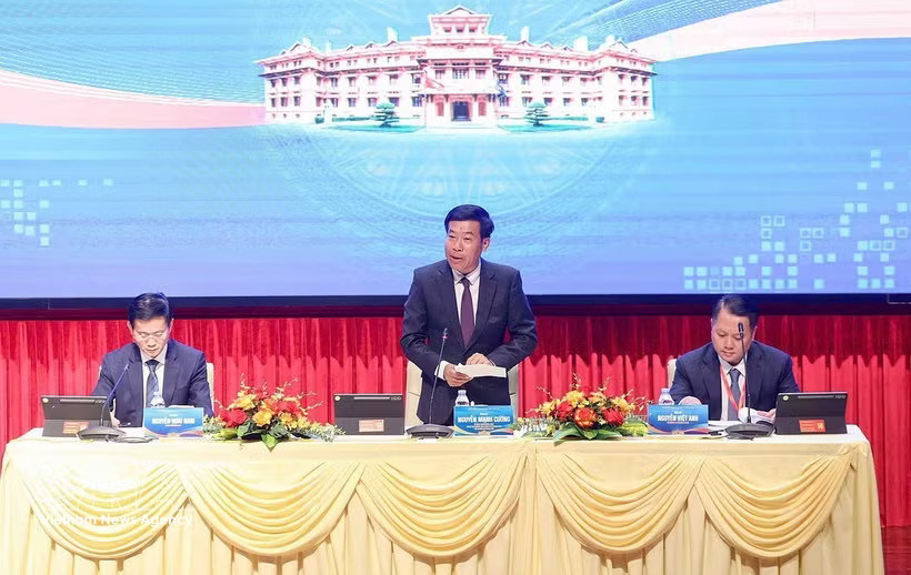 Deputy Minister of Foreign Affairs Nguyen Manh Cuong (standing). (Photo: VNA)