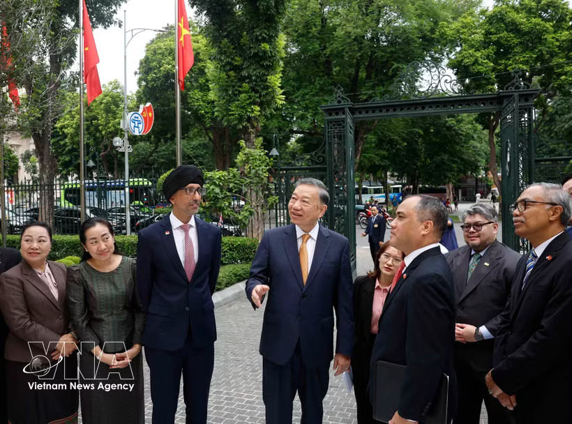 Party General Secretary and State President To Lam meets with ASEAN ambassadors and chargés d'affaires in Hanoi on August 4, 2026. (Photo: VNA)