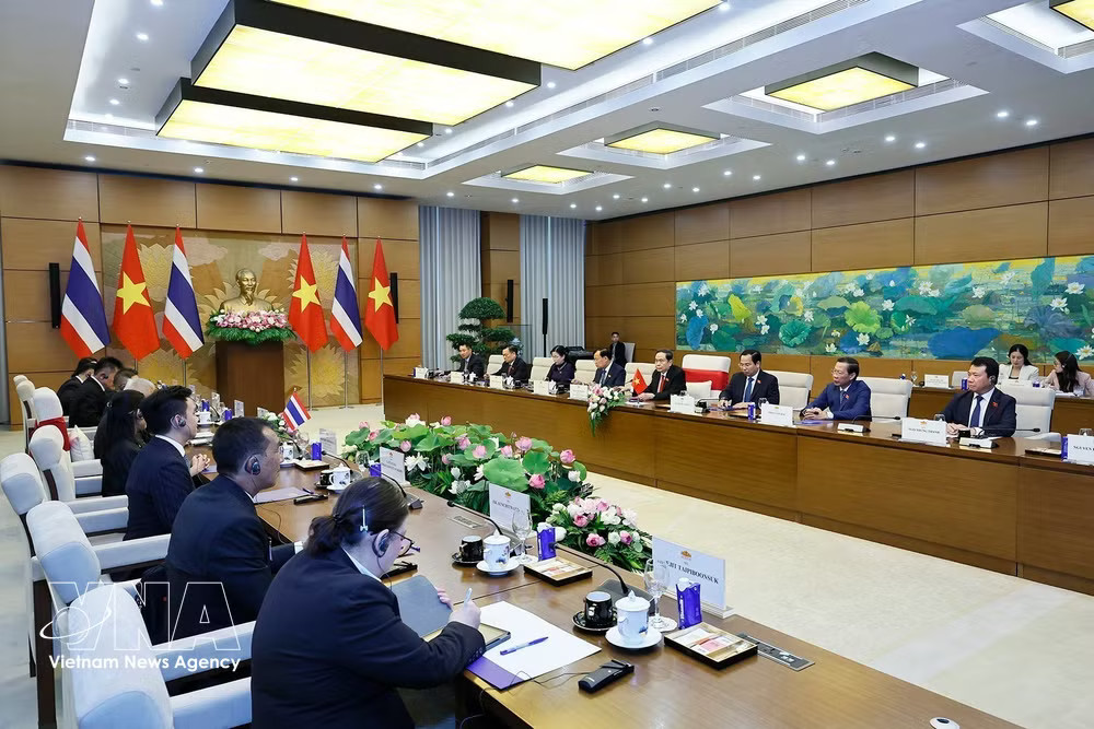 National Assembly (NA) Chairman Tran Thanh Man holds talks with President of the National Assembly and Speaker of the House of Representatives of Thailand Sophon Zaram. (Photo: VNA) vnanet-toancanh.jpg