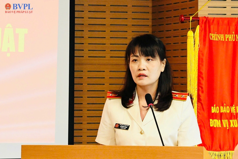 Đồng chí Hồ Thị Kim Thoan, tân Phó Tổng Biên tập Báo BVPL phát biểu tiếp thu ý kiến chỉ đạo và nhận nhiệm vụ.