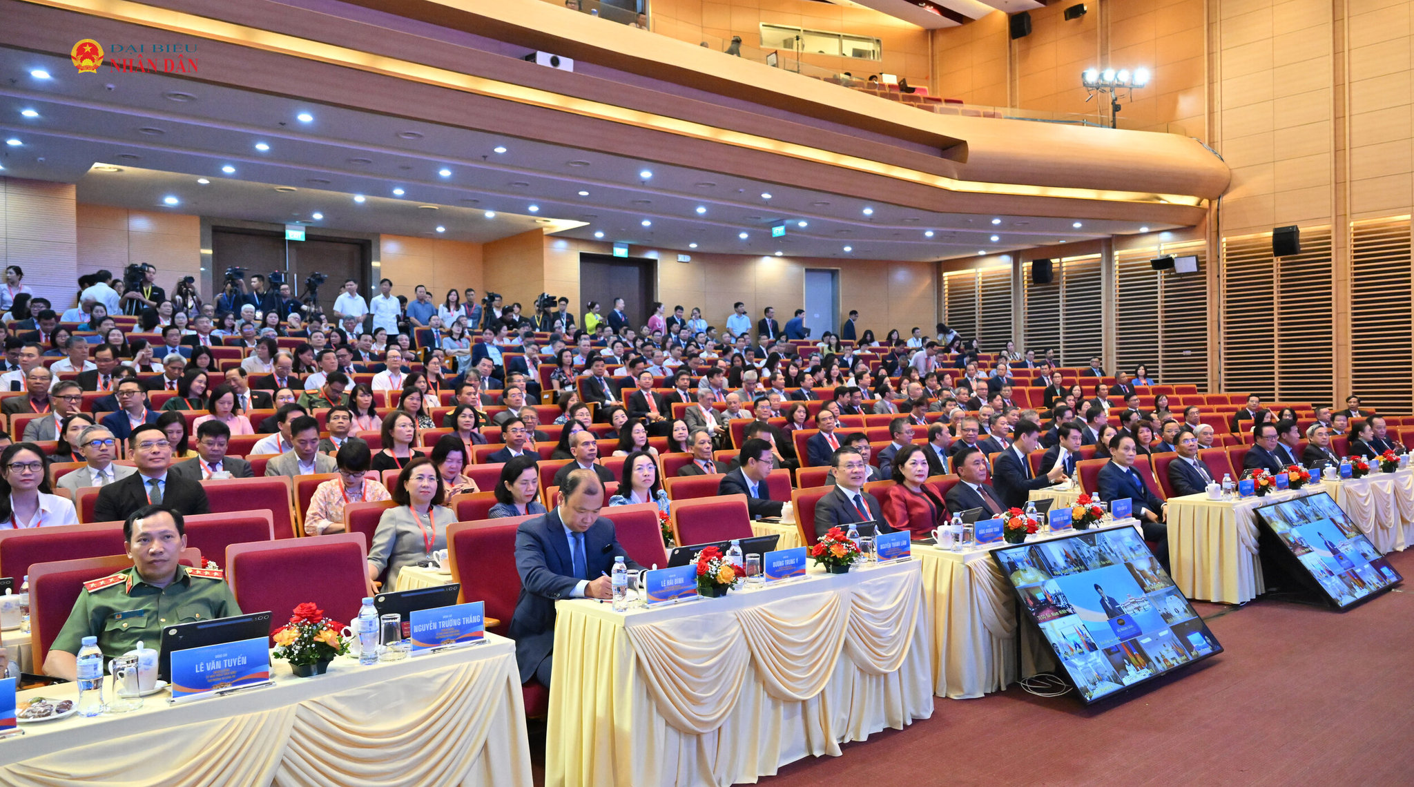 Thường trực Ban Bí thư Trần Cẩm Tú, Phó Chủ tịch Quốc hội Nguyễn Thị Hồng và các đại biểu dự Hội nghịVQK_3555