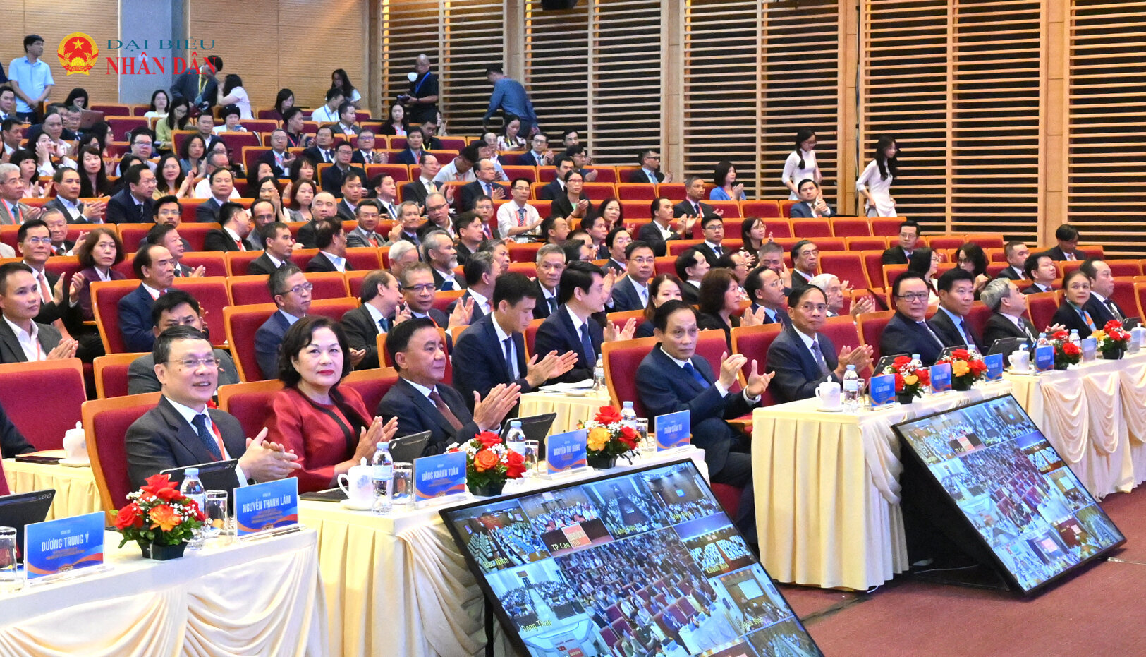 Thường trực Ban Bí thư Trần Cẩm Tú, Phó Chủ tịch Quốc hội Nguyễn Thị Hồng và các đại biểu dự Hội nghịVQK_3604 2