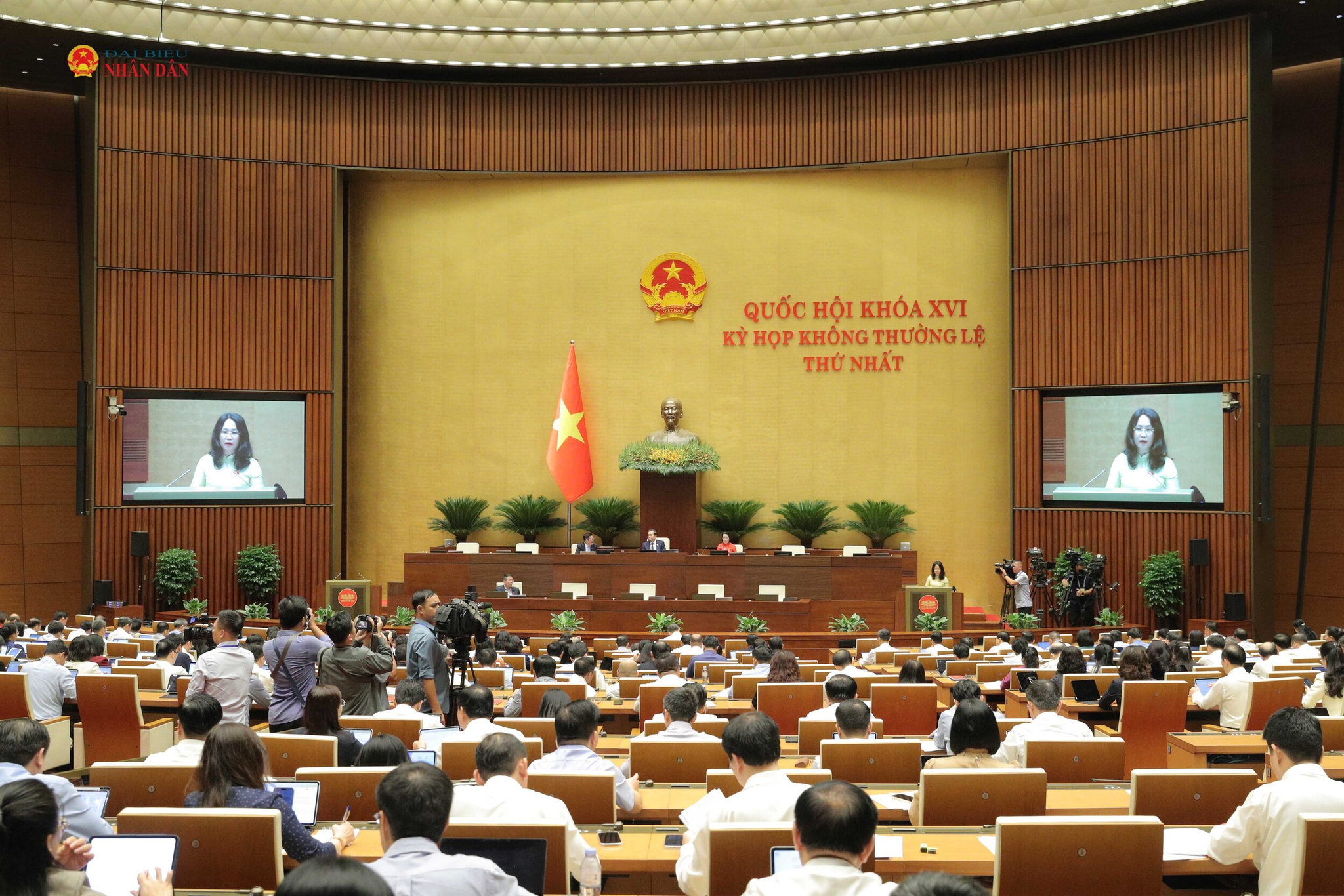 toan-canh-bo-truong-bo-van-hoa-the-thao-va-du-lich-.jpg