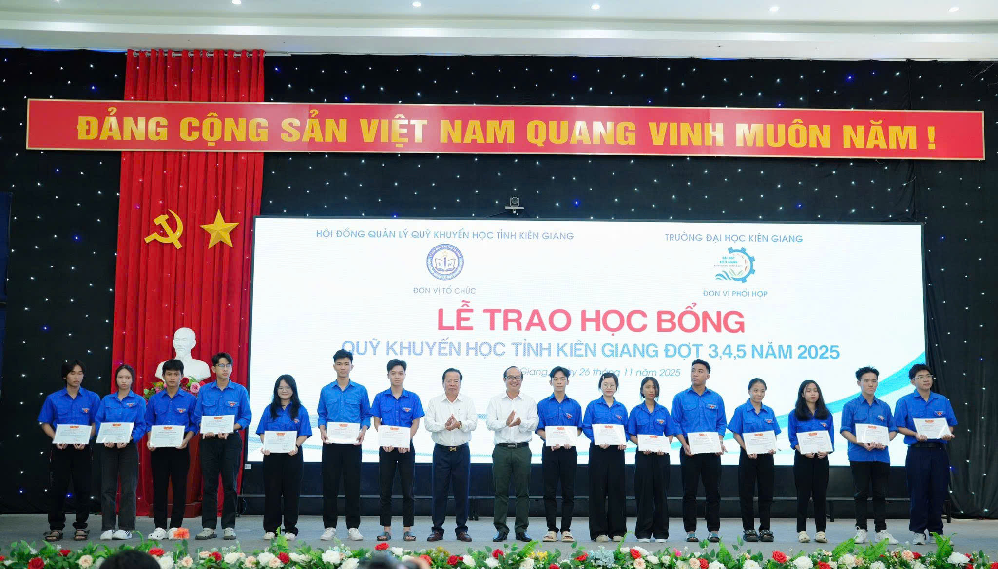 Trao hoc bong