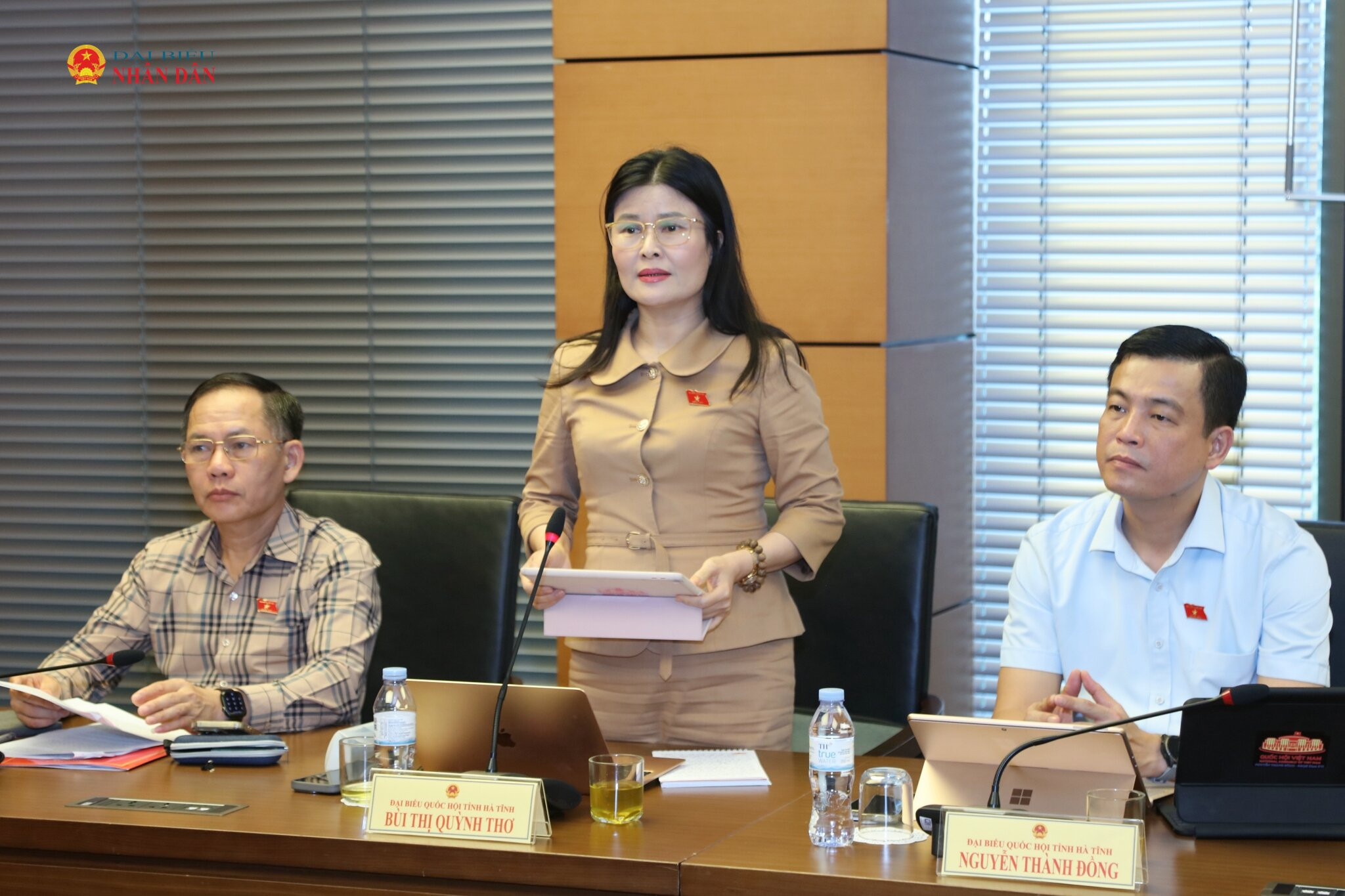 ĐBQH Bùi Thị Quỳnh Thơ (Hà Tĩnh) phát biểu 
