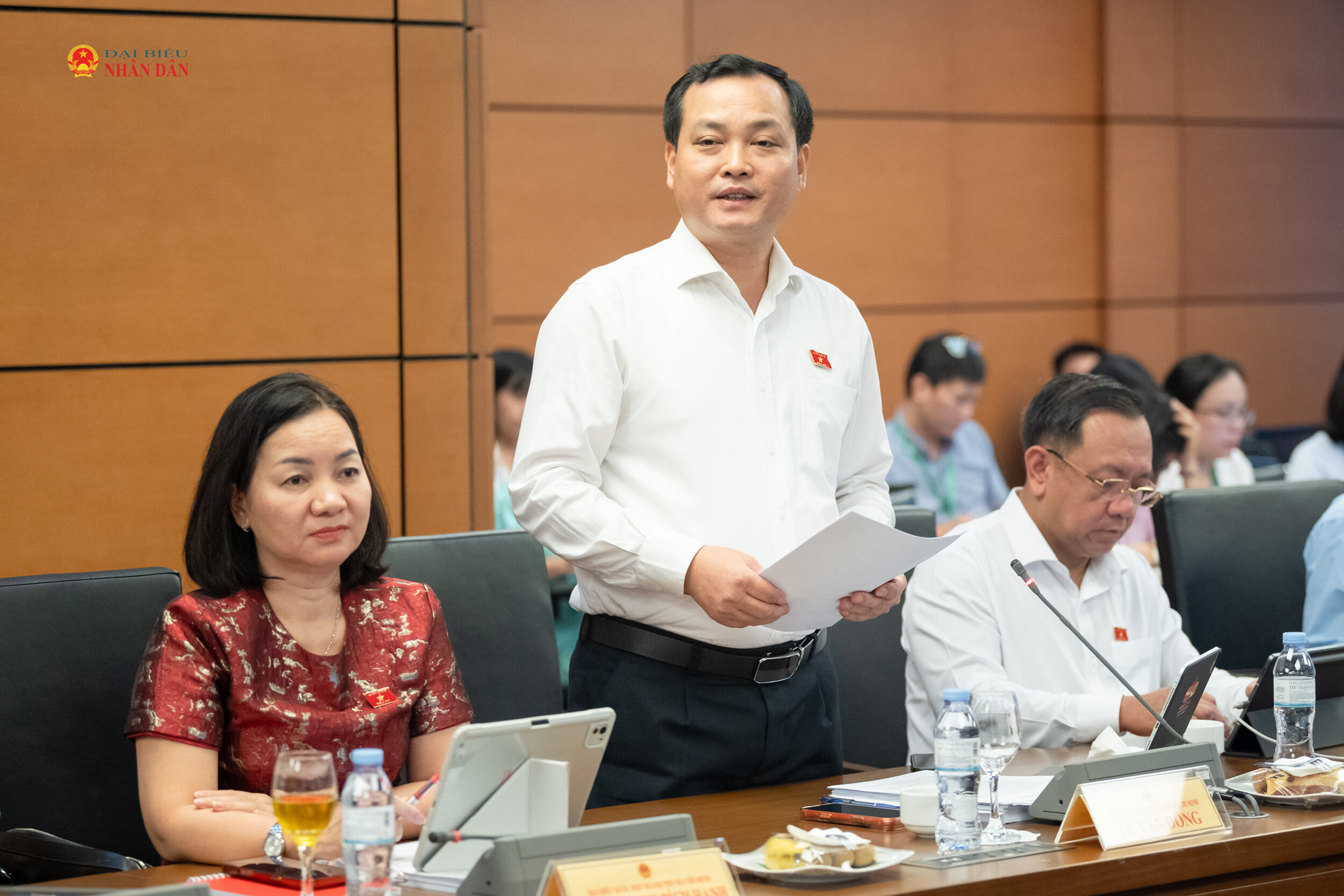 ĐBQH Lê Văn Đông (TP. Hồ Chí Minh) phát biểu thảo luận tại Tổ 2