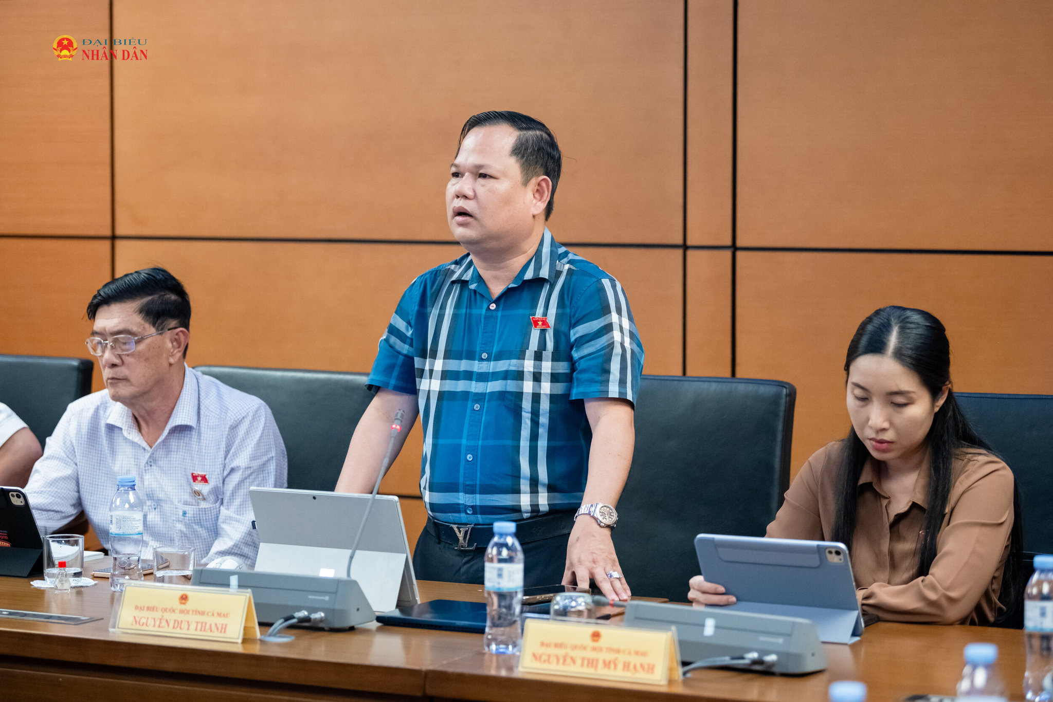 ĐBQH Nguyễn Duy Thanh (Cà Mau) phát biểu thảo luận tại Tổ 8