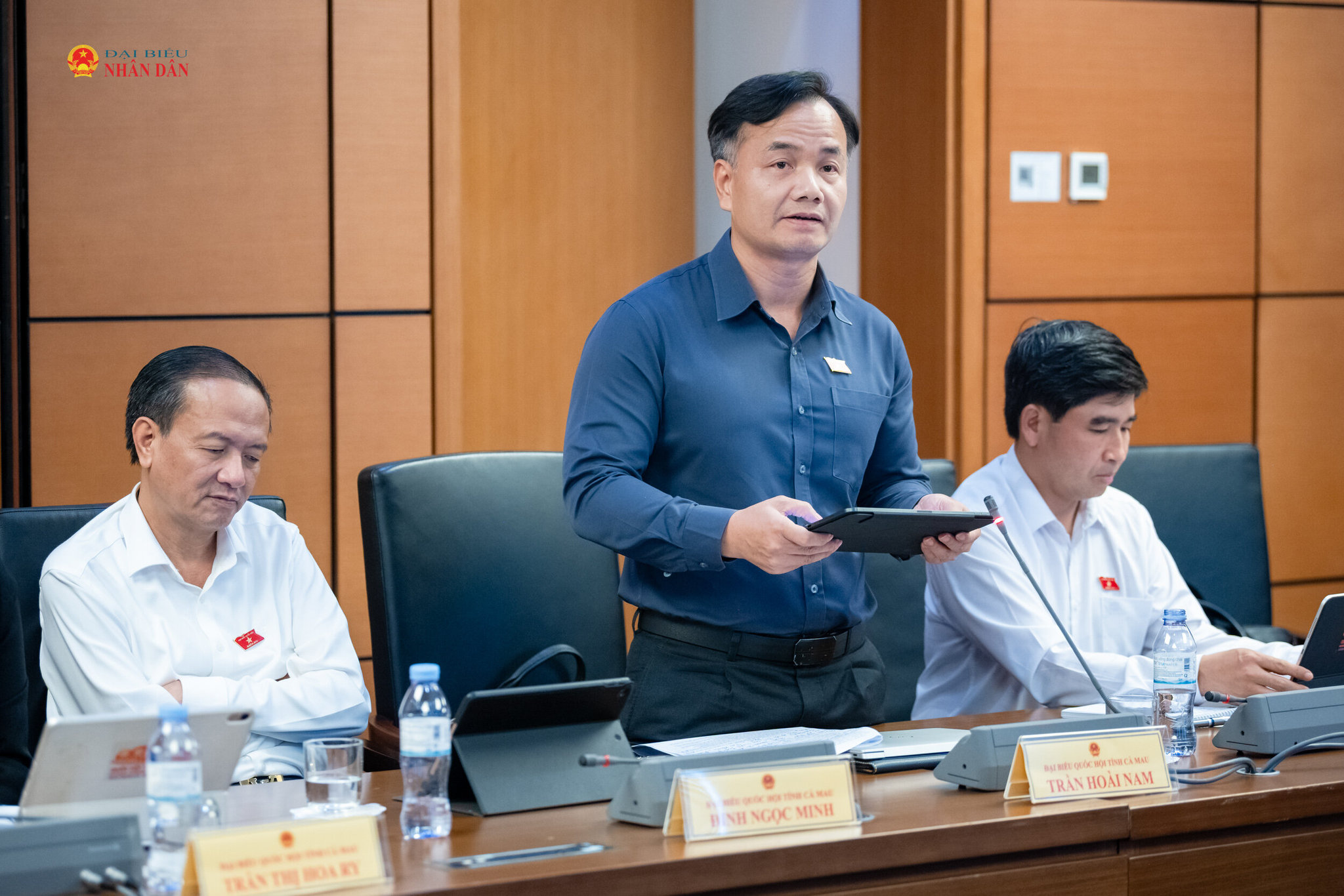 ĐBQH Trần Hoài Nam (Cà Mau) phát biểu thảo luận tại Tổ 8