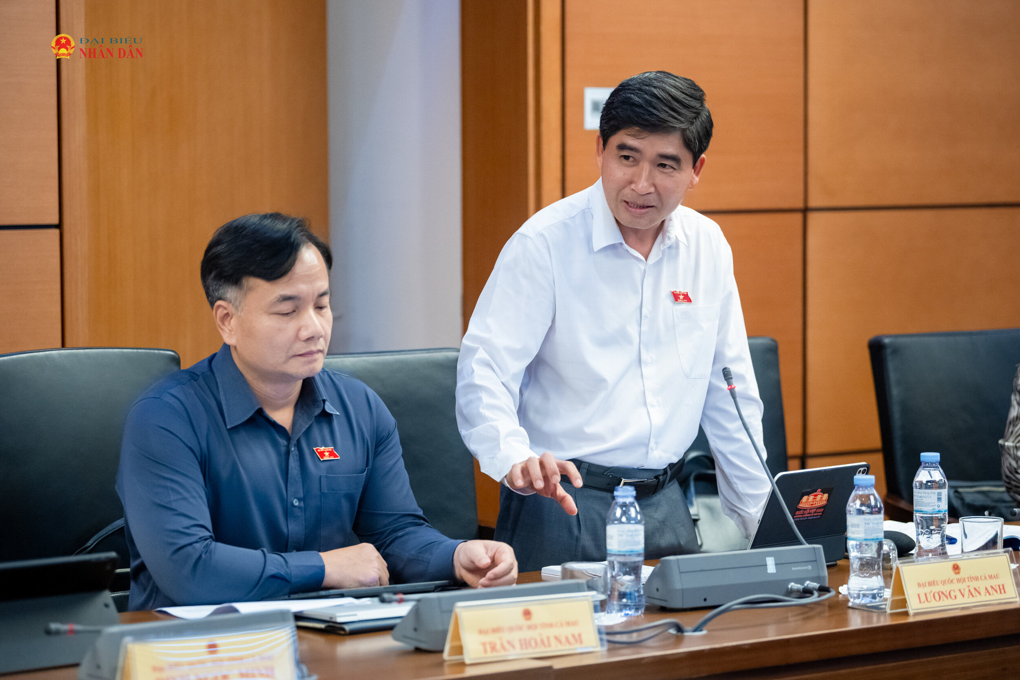 ĐBQH Lương Văn Anh (Cà Mau) phát biểu thảo luận tại Tổ 8