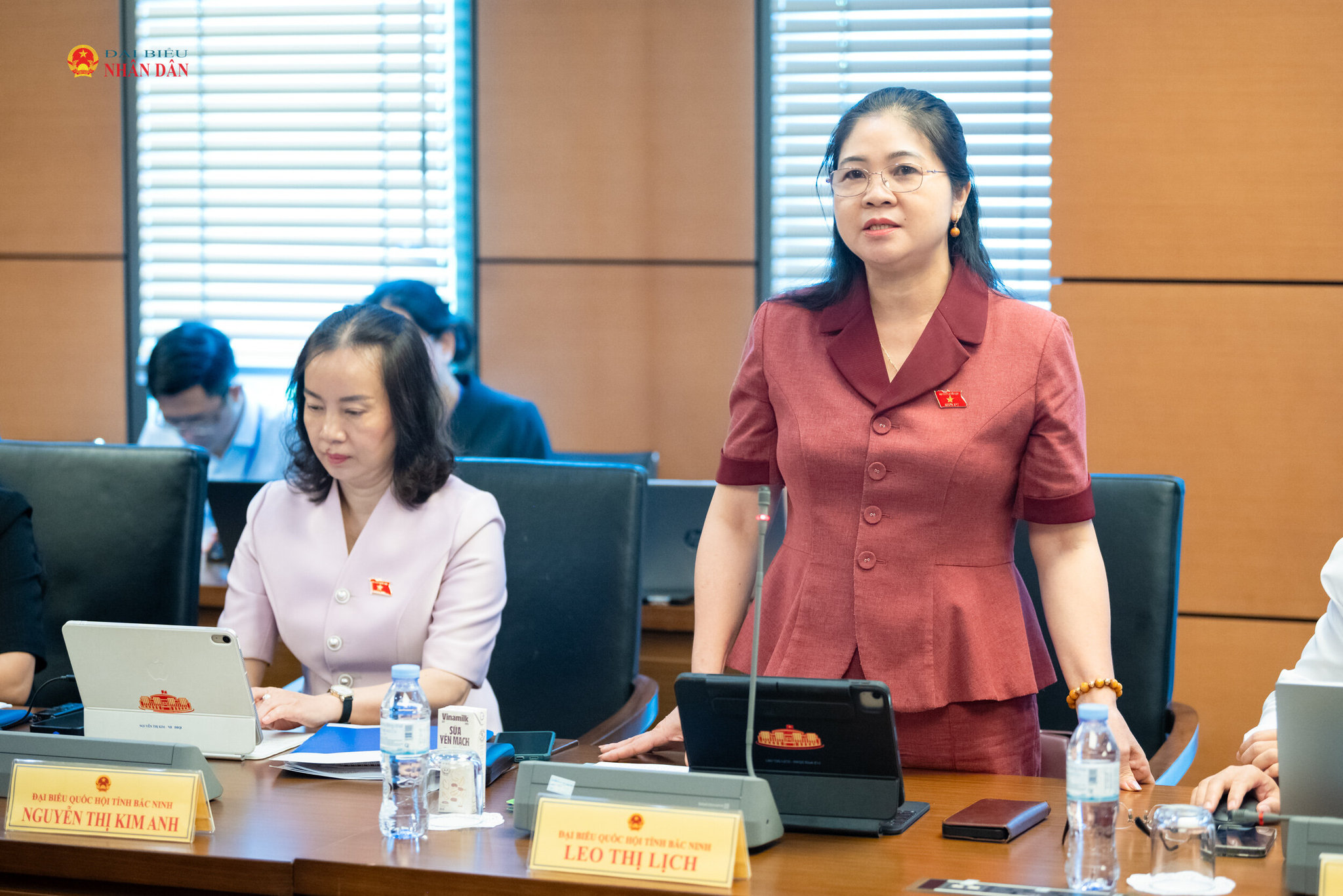 ĐBQH Leo Thị Lịch (Bắc Ninh) phát biểu thảo luận tại Tổ 8