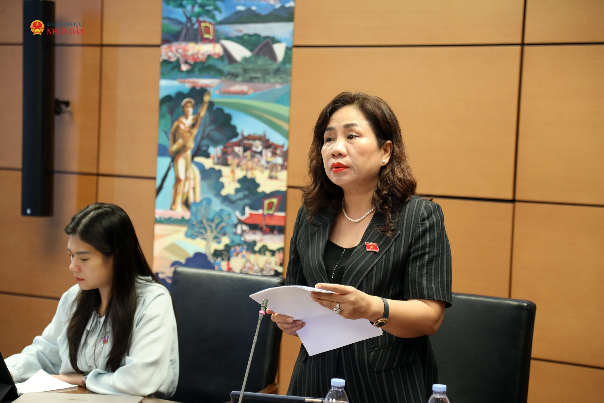 Đại biểu Trần Thị Hiền (Ninh Bình) phát biểu tại Tổ 10