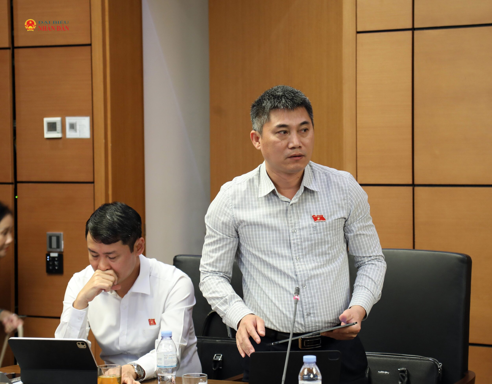 Đại biểu Phạm Anh Tuấn (Ninh Bình) phát biểu tại Tổ 10