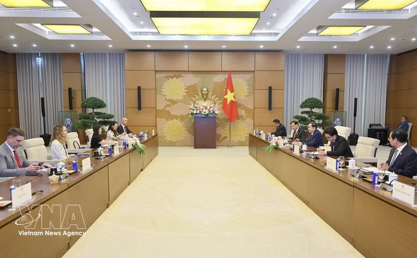The meeting between NA Chairman Tran Thanh Man and US Ambassador Jennifer Wicks in Hanoi on August 6 (Photo: VNA)