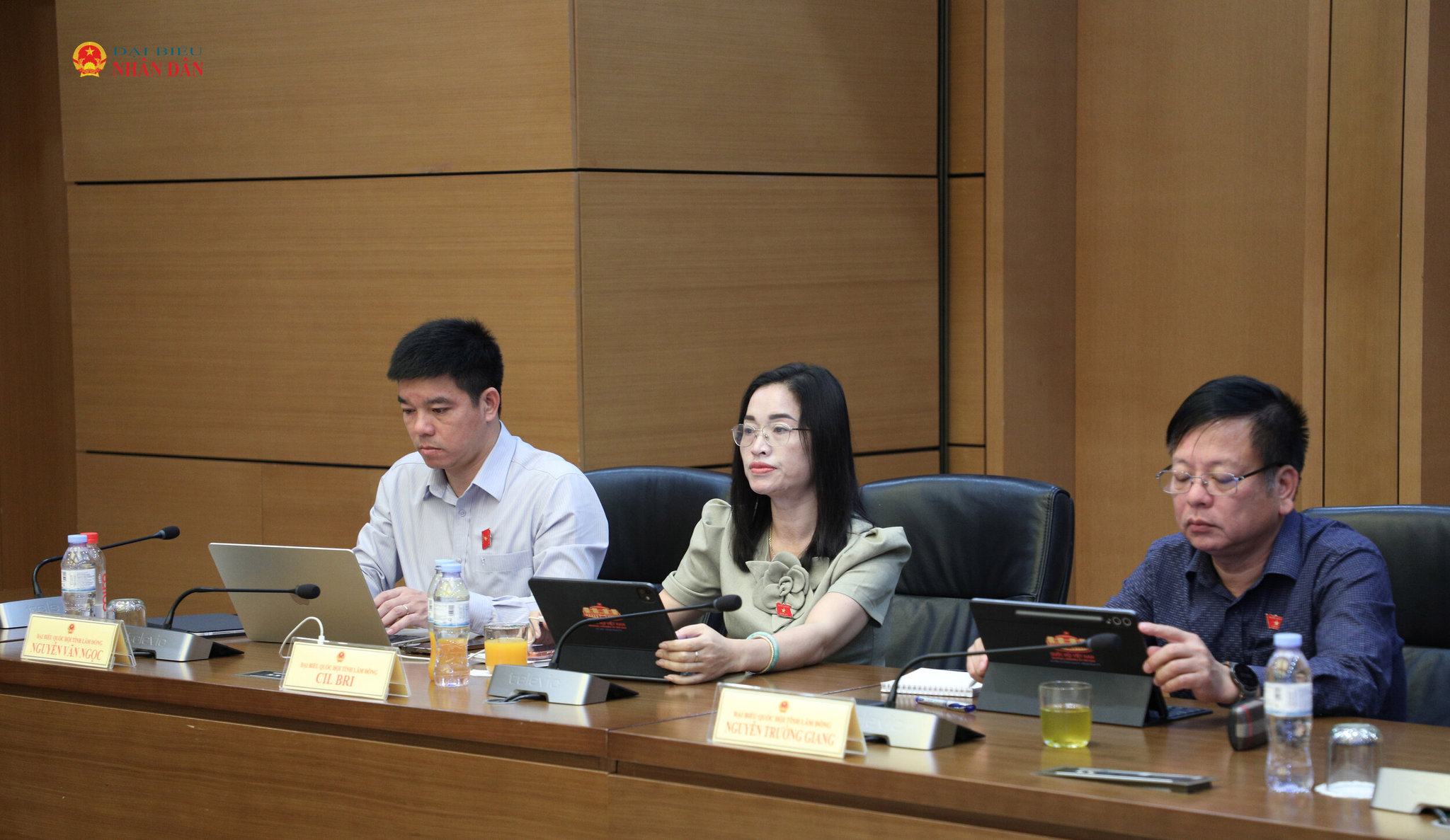 Các Đại biểu Quốc hội tỉnh Lâm Đồng tham dự phiên thảo luận tổ
