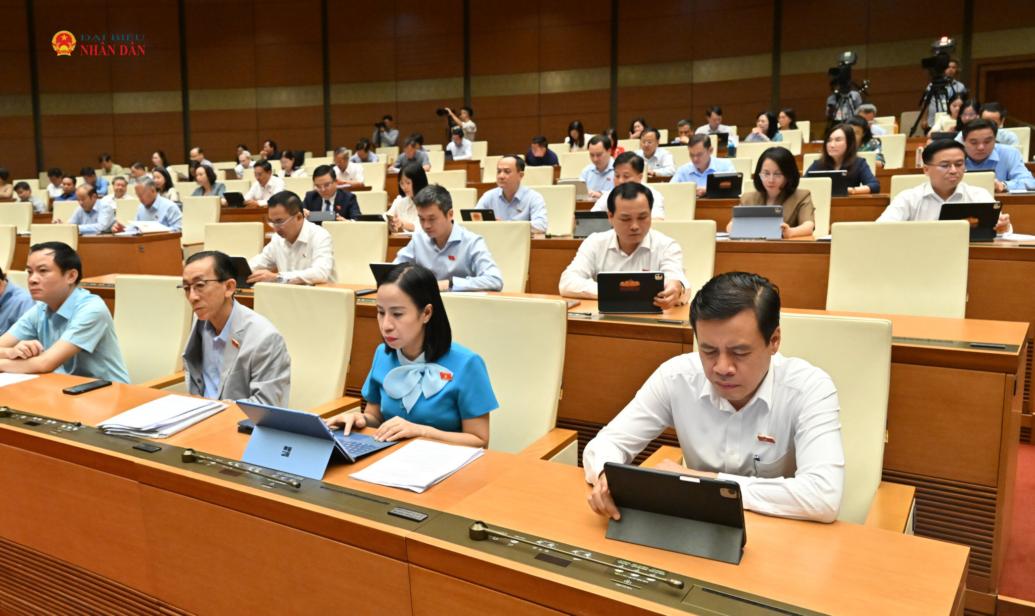 cac-dai-bieu-tai-phien-hopvqk_4506.jpg