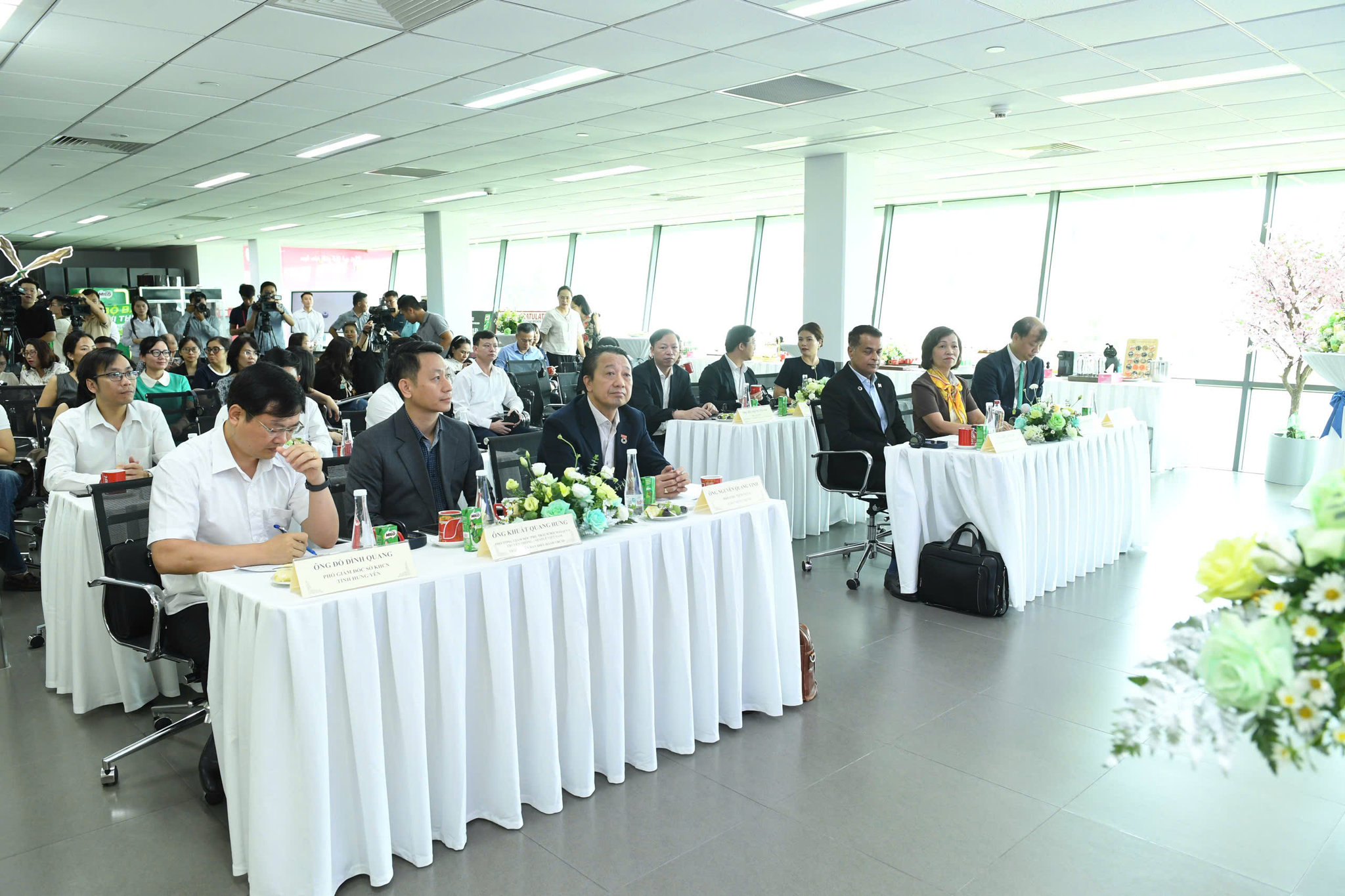 Các đại biểu tham dự sự kiện. Ảnh Quang Tuấn