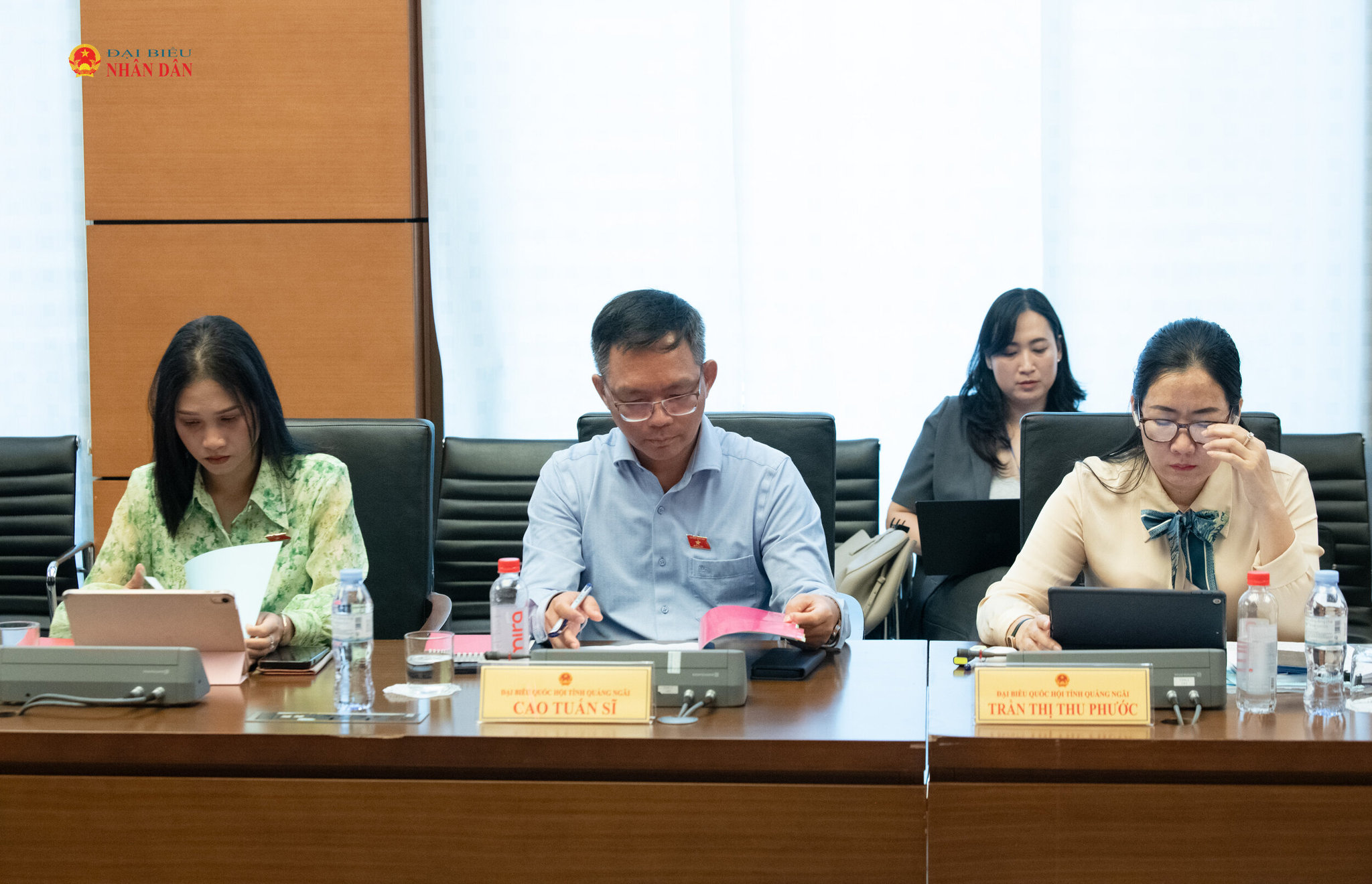 Các ĐBQH dự thảo luận tổ 11 (Tp. Hải Phòng - Quảng Ngãi).2