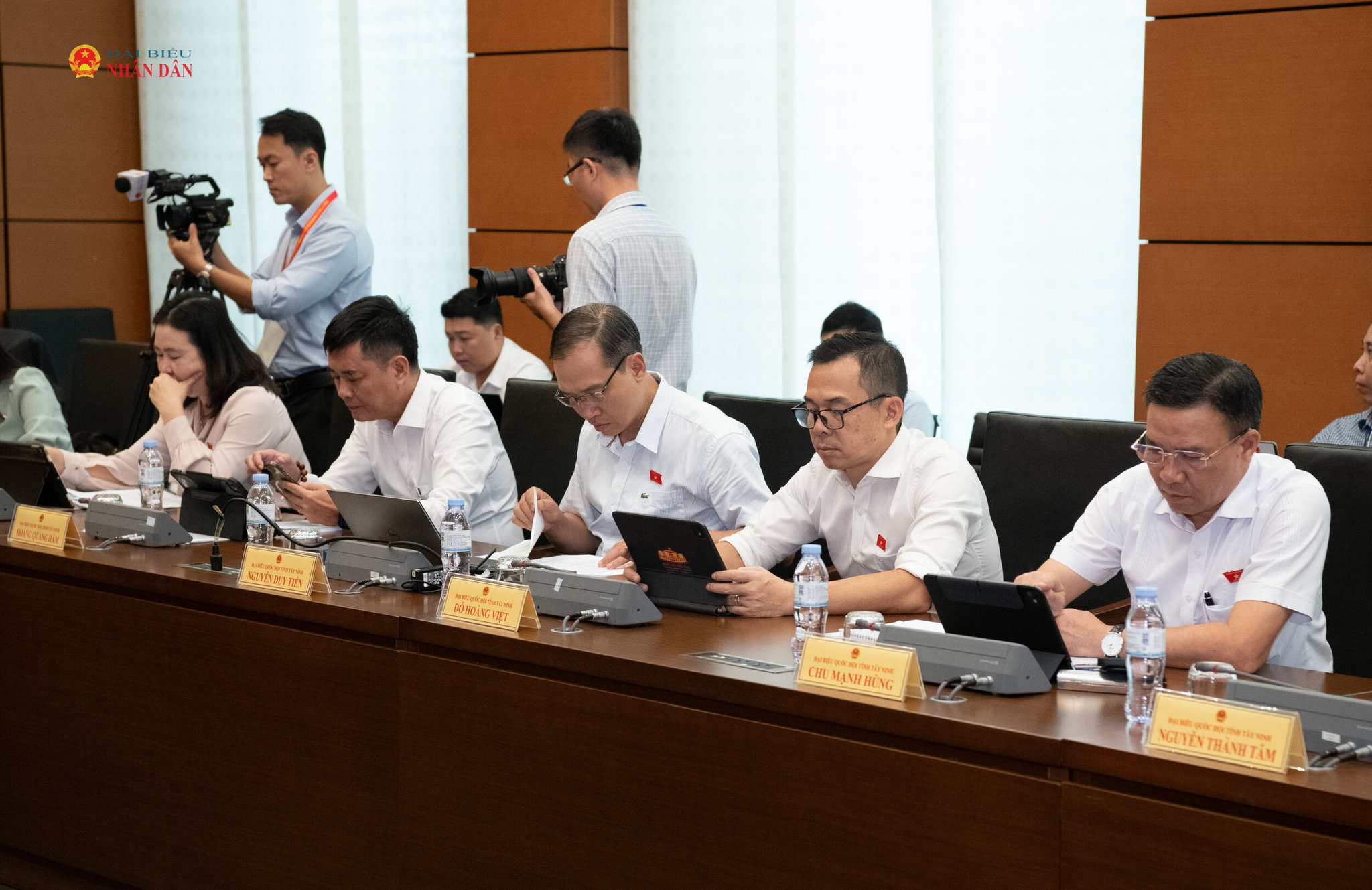 Các ĐBQH tham dự thảo luận Tổ 3 (Thanh Hóa, Tây Ninh).3