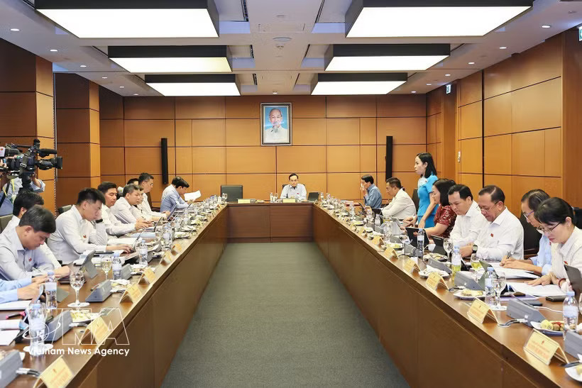 Deputies from Ho Chi Minh City attend group discussions. (Photo: VNA)