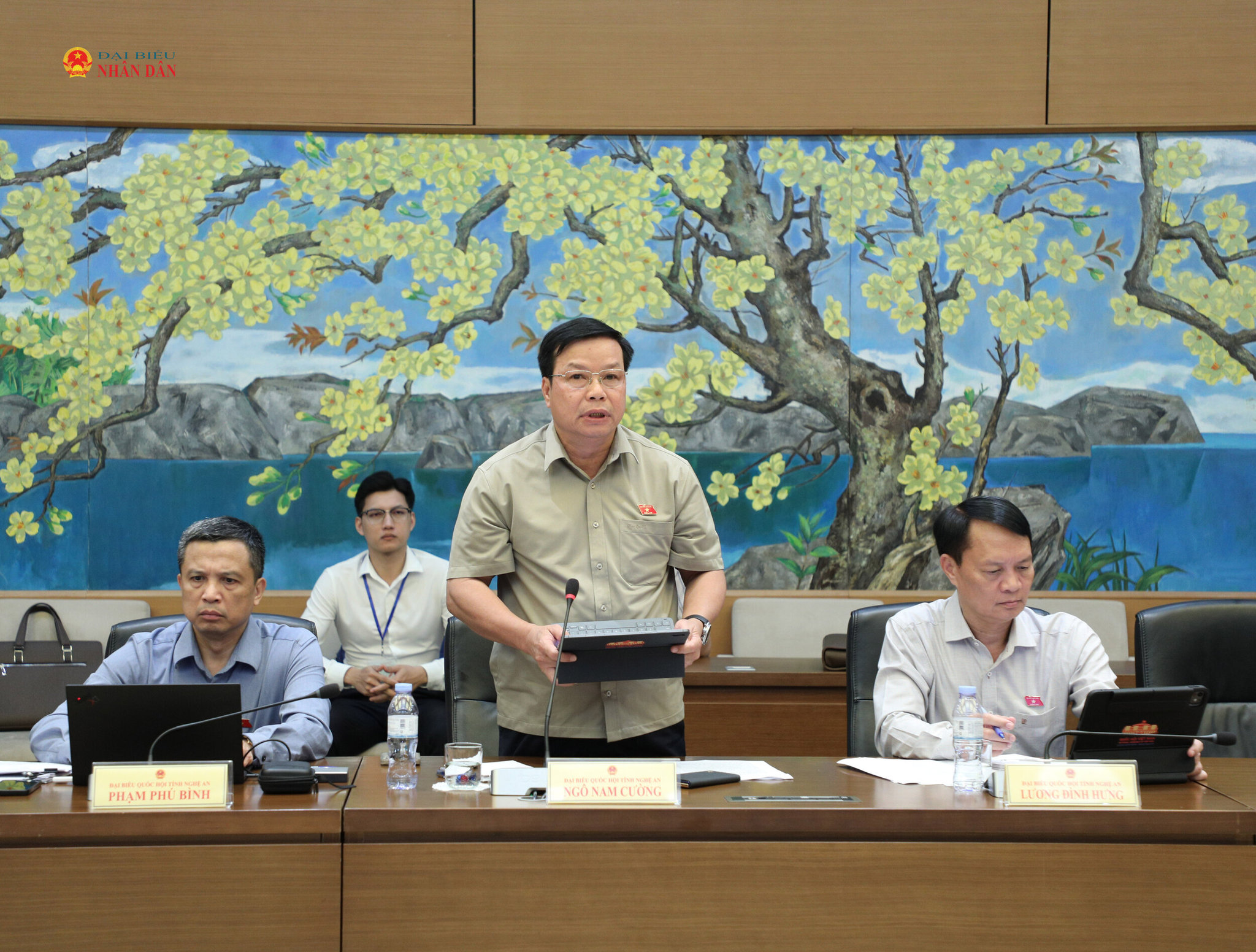 Đại biểu Ngô Nam Cường (Nghệ An) phát biểu thảo luận tại tổ
