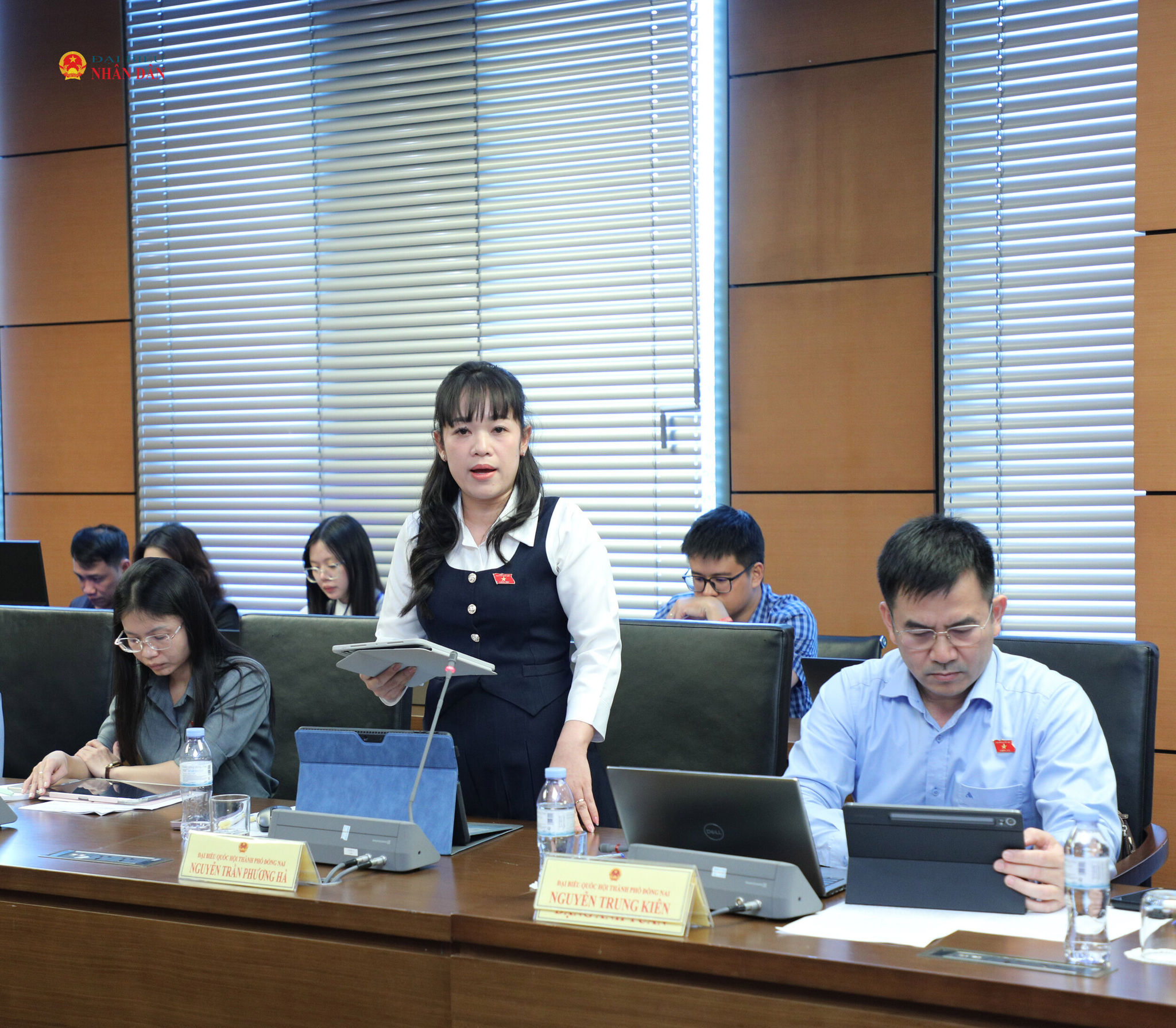 Đại biểu Nguyễn Trần Phương Hà (Đồng Nai) phát biểu thảo luận tại tổ