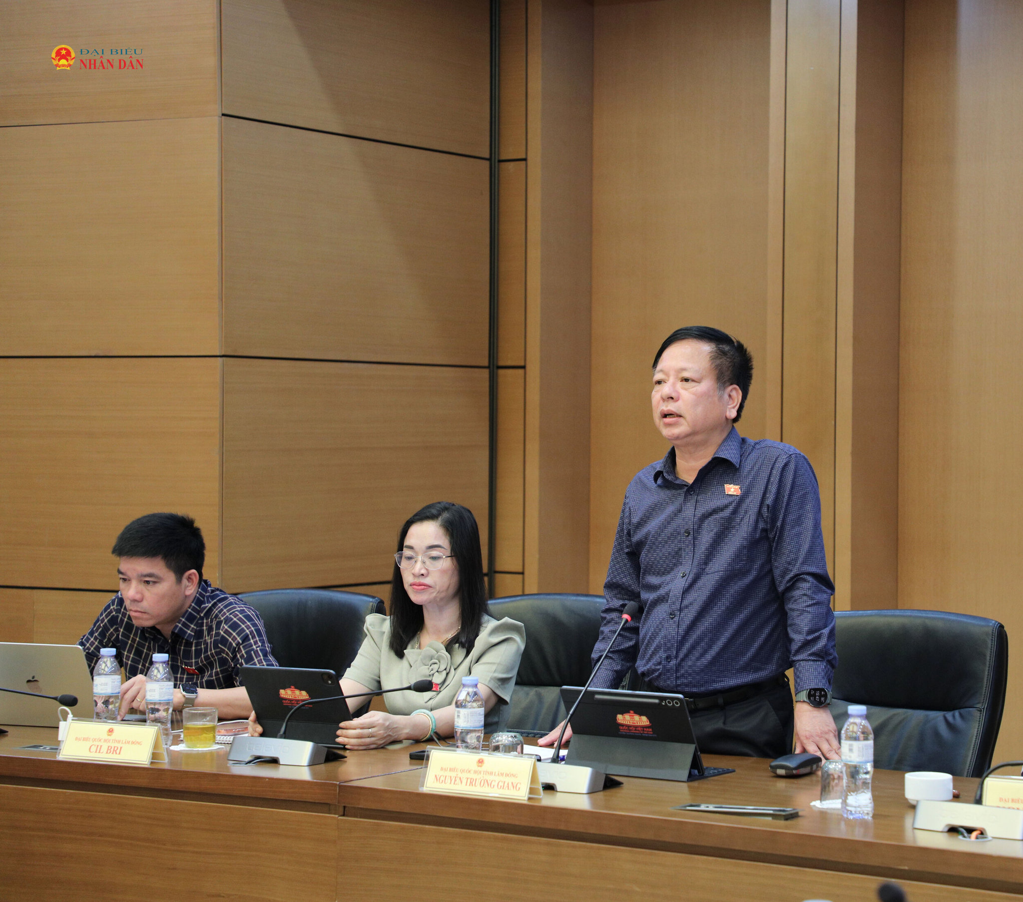Đại biểu Nguyễn Trường Giang (Lâm Đồng) phát biểu thảo luận tại tổ