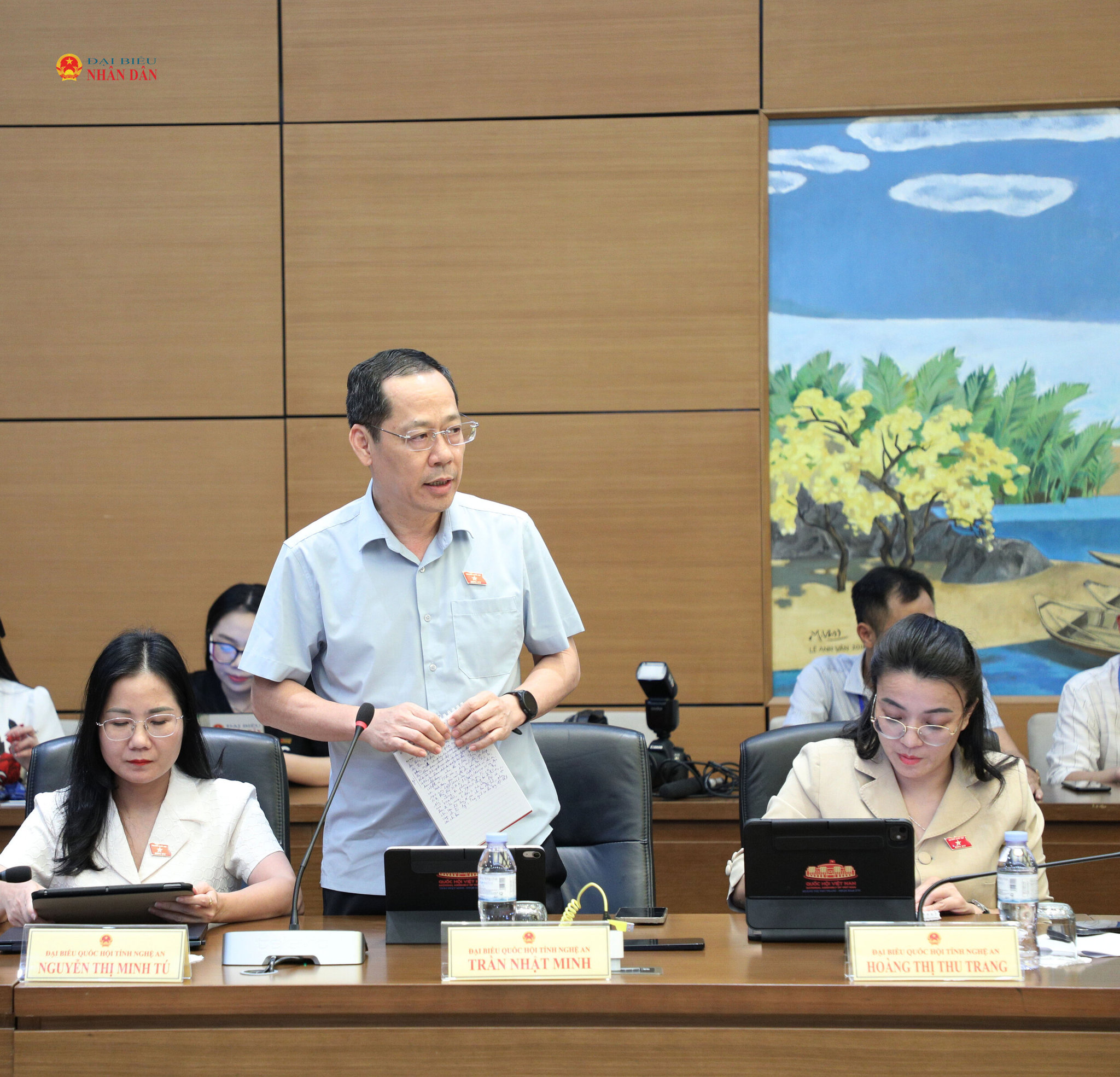 Đại biểu Trần Nhật Minh (Nghệ An) phát biểu thảo luận tại tổ