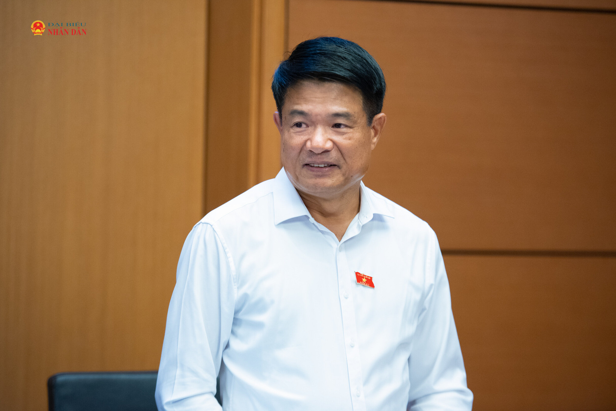ĐBQH Nguyễn Huy Tiến (Quảng Trị) phát biểu thảo luận tại Tổ 13 (2)