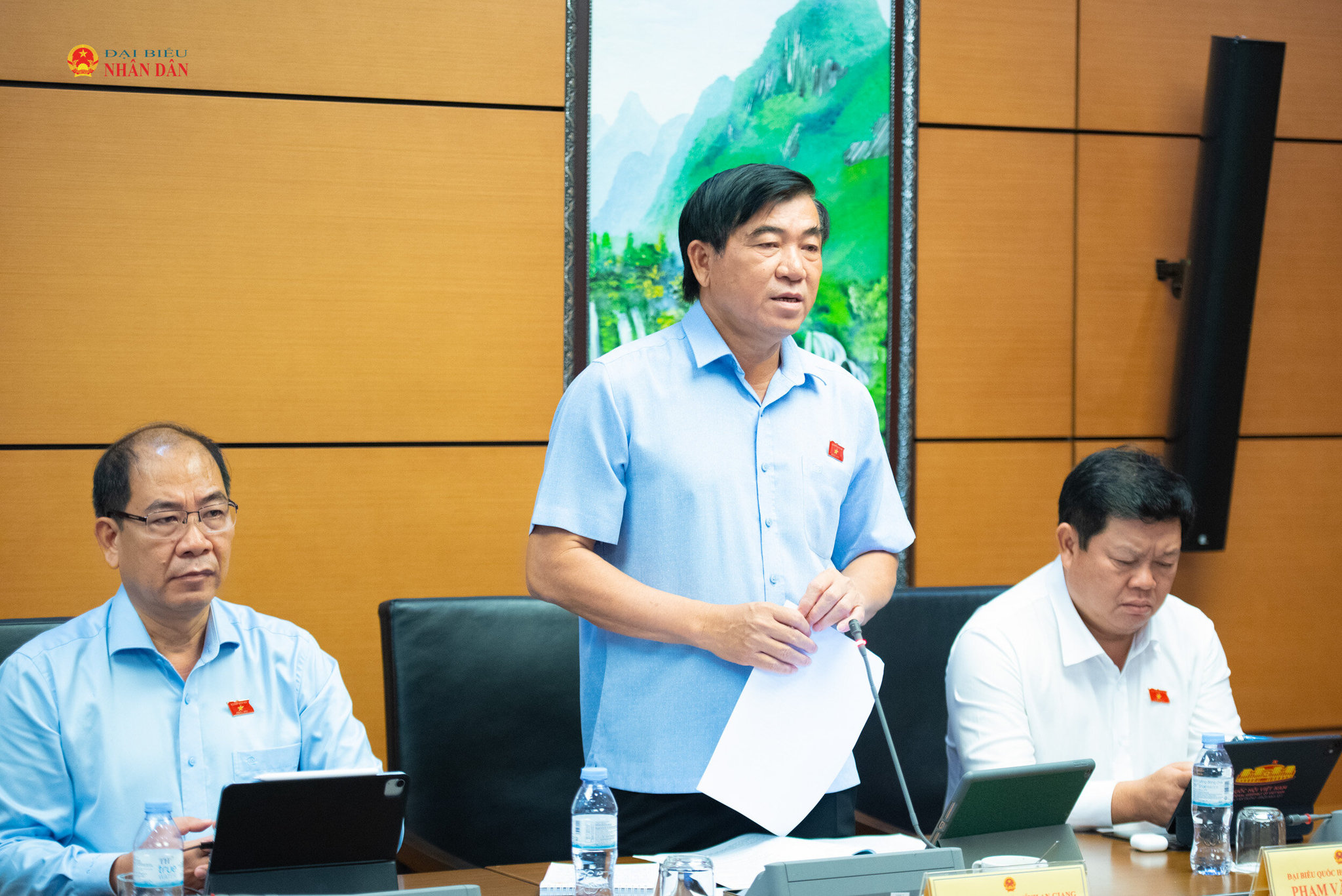 ĐBQH Nguyễn Văn Hận (An Giang) phát biểu thảo luận tại Tổ 13