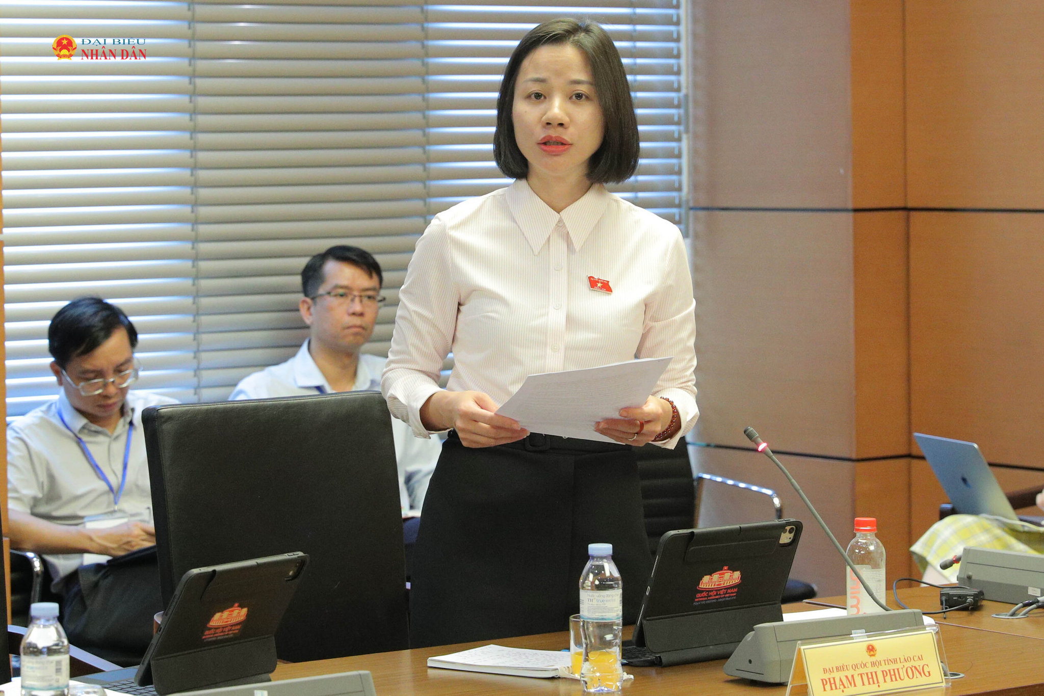 ĐBQH Phạm Thị Phương (Lào Cai) phát biểu thảo luận tại Tổ 4