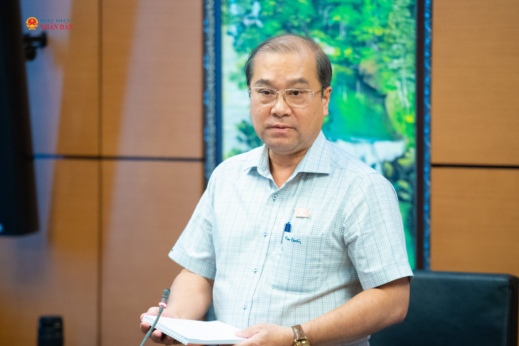 ĐBQH Trình Lam Sinh (An Giang) phát biểu thảo luận tại Tổ 13