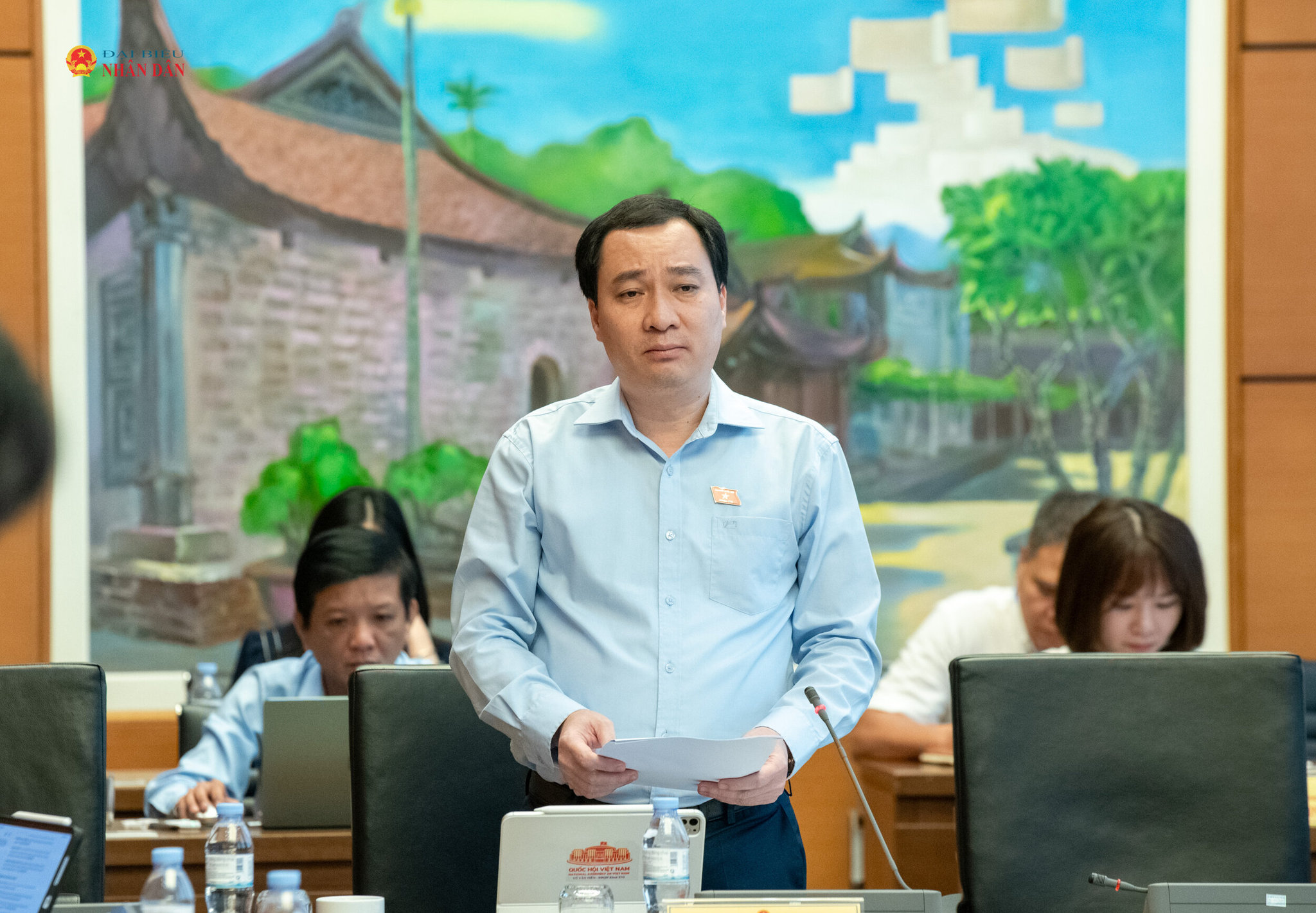 ĐBQH Vũ Văn Tiến (TP. Hải Phòng) phát biểu thảo luận Tổ 11