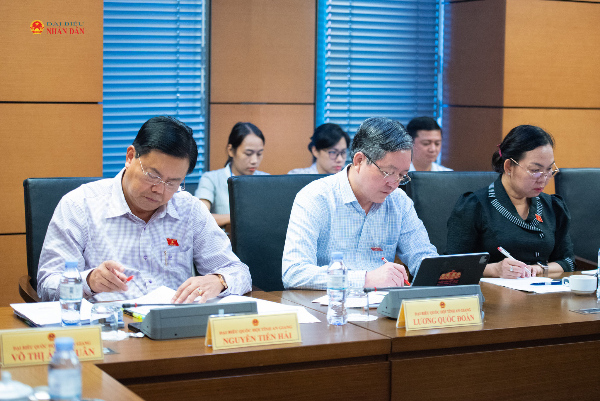 Đoàn ĐBQH An Giang tham dự phiên thảo luận tại Tổ 13