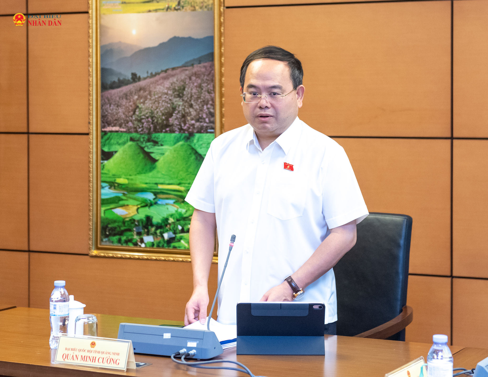 Bí thư Tỉnh ủy, Trưởng Đoàn ĐBQH tỉnh Quảng Ninh Quản Minh Cường chủ trì phiên thảo luận Tổ 14