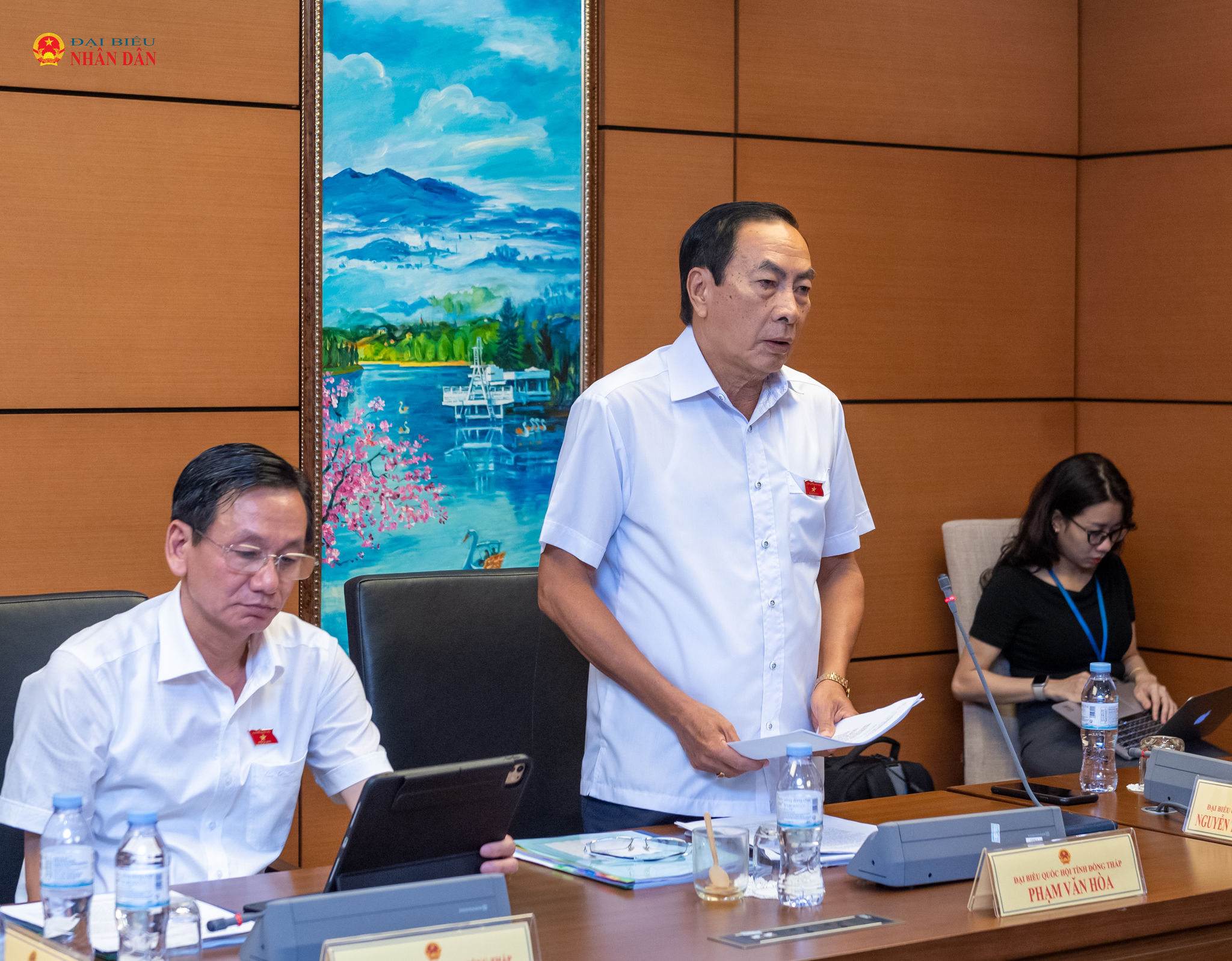 ĐBQH Phạm Văn Hòa (Đồng Tháp) phát biểu. Ảnh: Mạnh Hưng