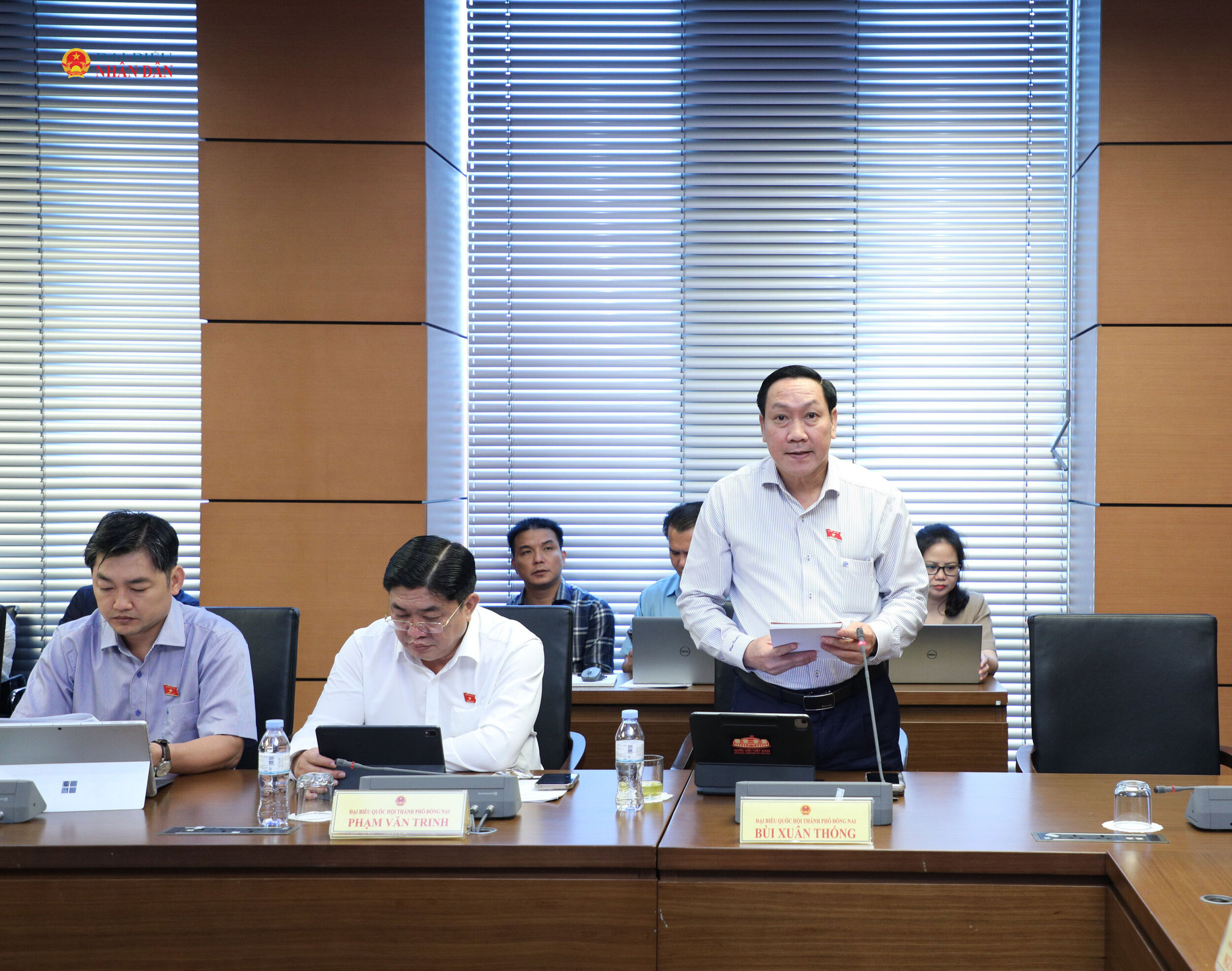 Phó Trưởng Đoàn chuyên trách Đoàn đại biểu Quốc hội thành phố Đồng Nai Bùi Xuân Thống phát biểu thảo luận tổ