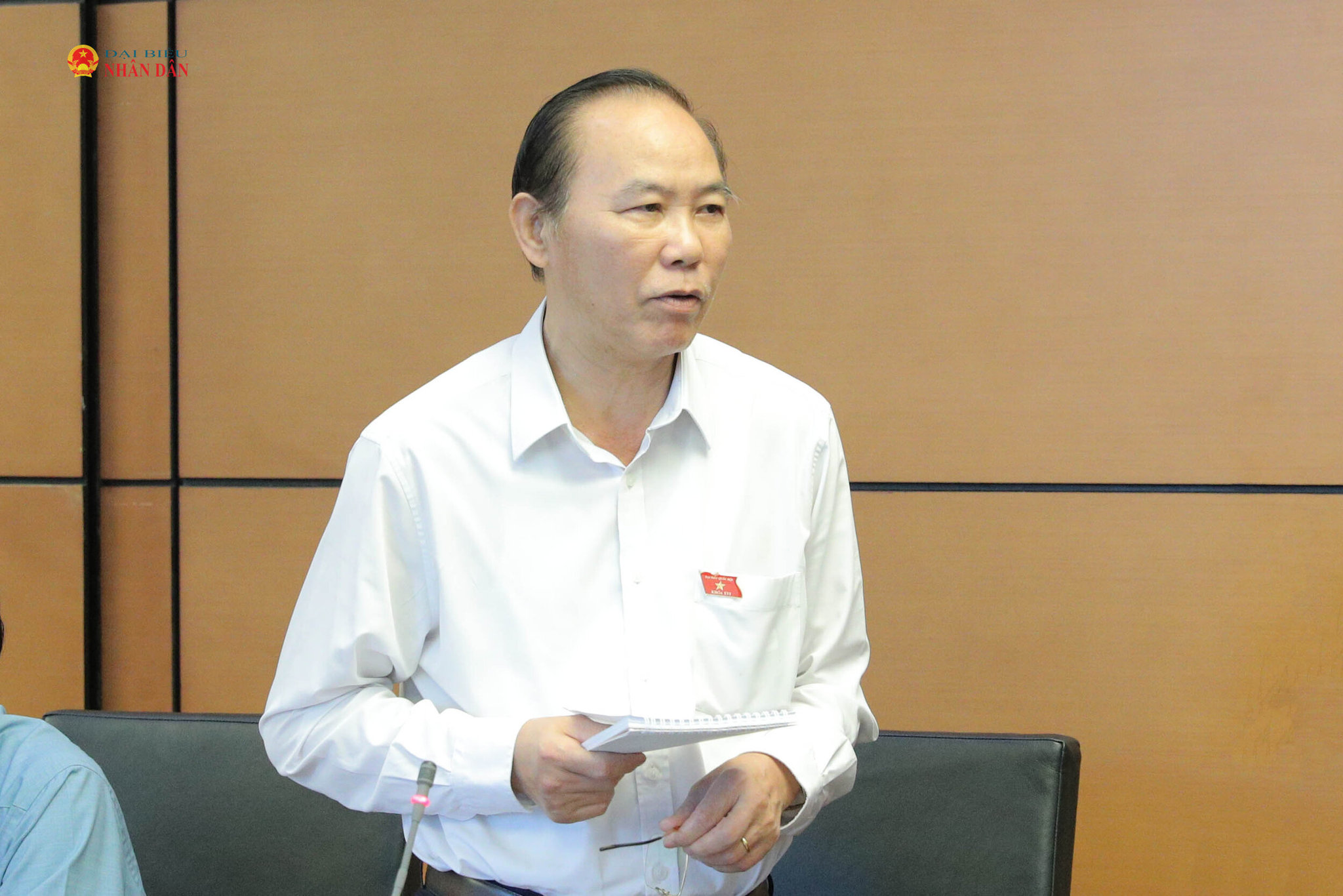 Tổ 4 (Khánh Hòa, Huế, Lào Cai)/ĐBQH Phùng Đức Tiến (Khánh Hòa) phát biểu thảo luận tại Tổ 4 1