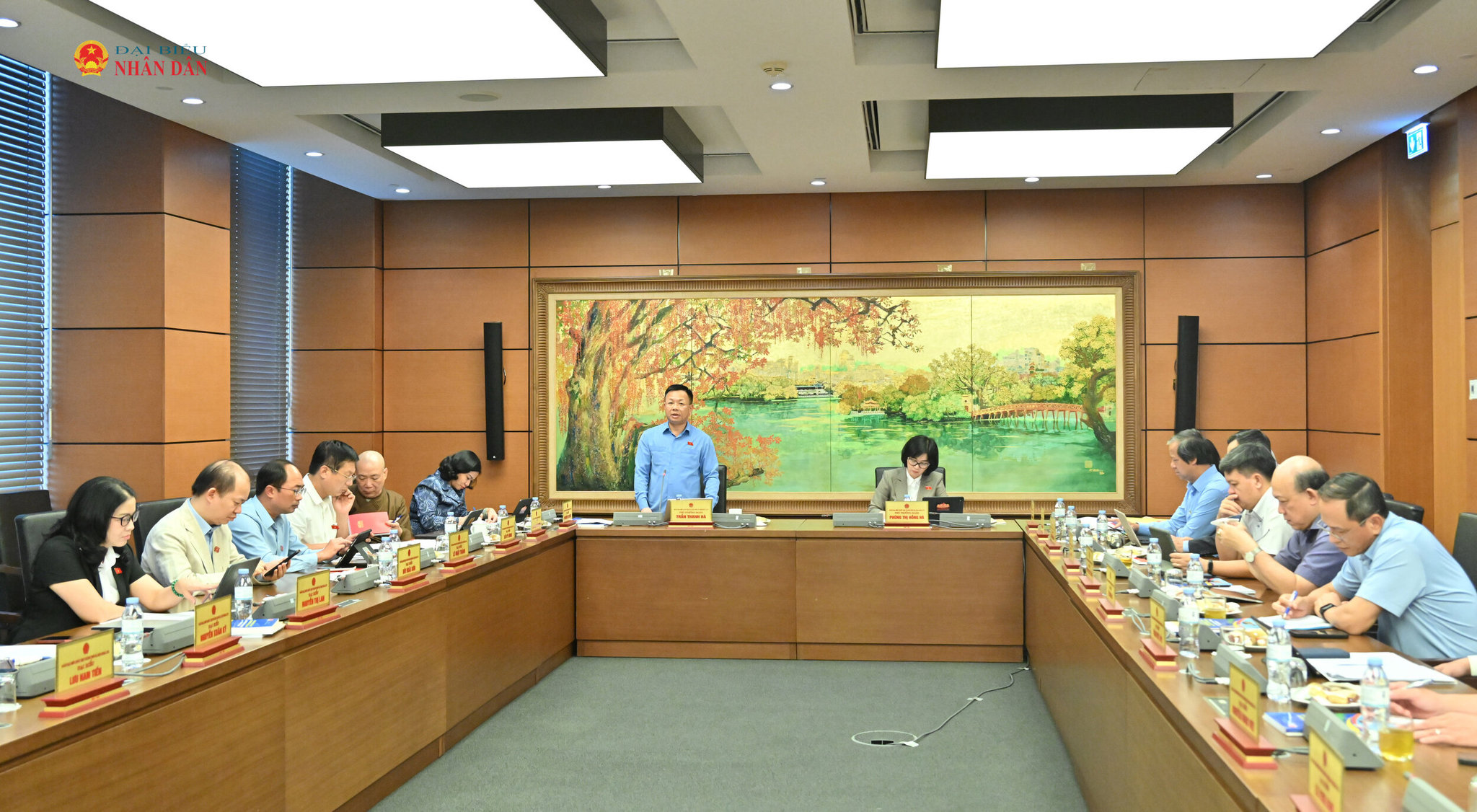 toan-canh-phien-thao-luan-to-ha-noi.jpg