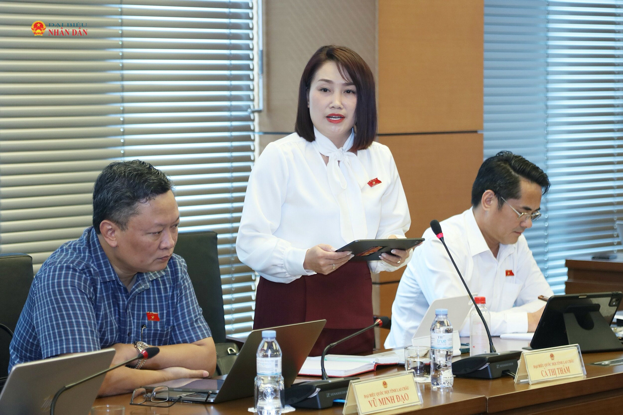 ĐBQH Cà Thị Thắm (Lai Châu) phát biểu 