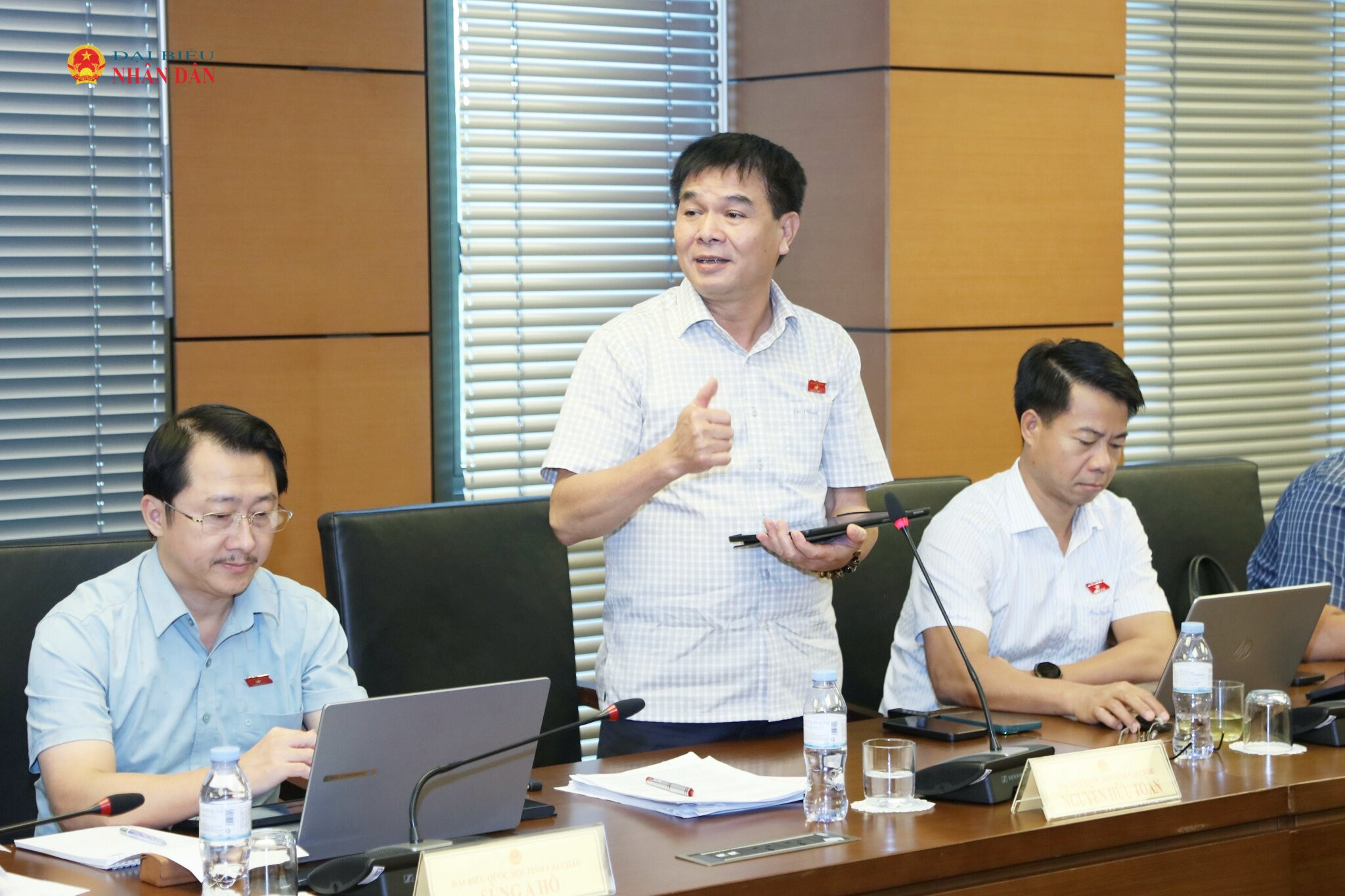 ĐBQH Nguyễn Hữu Toàn (Lai Châu) phát biểu 