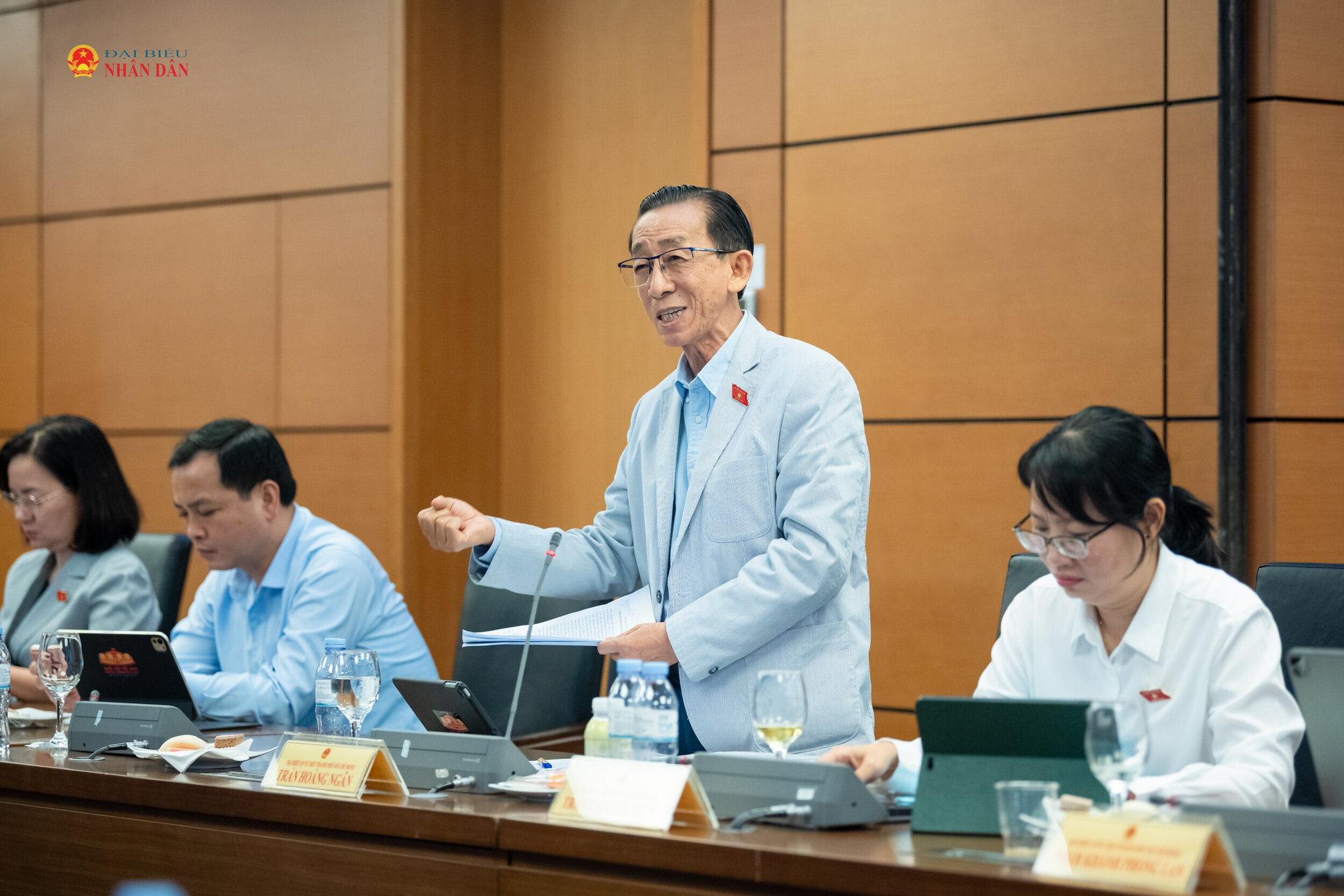 ĐBQH Trần Hoàng Ngân phát biểu tại Phiên thảo luận Tổ 2
