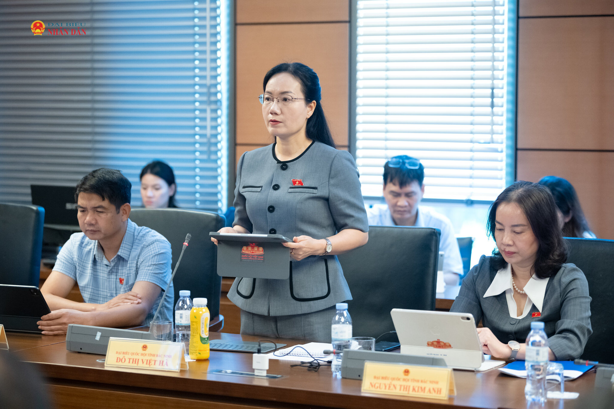 ĐBQH Đỗ Thị Việt Hà (Bắc Ninh) phát biểu thảo luận tại Tổ 8