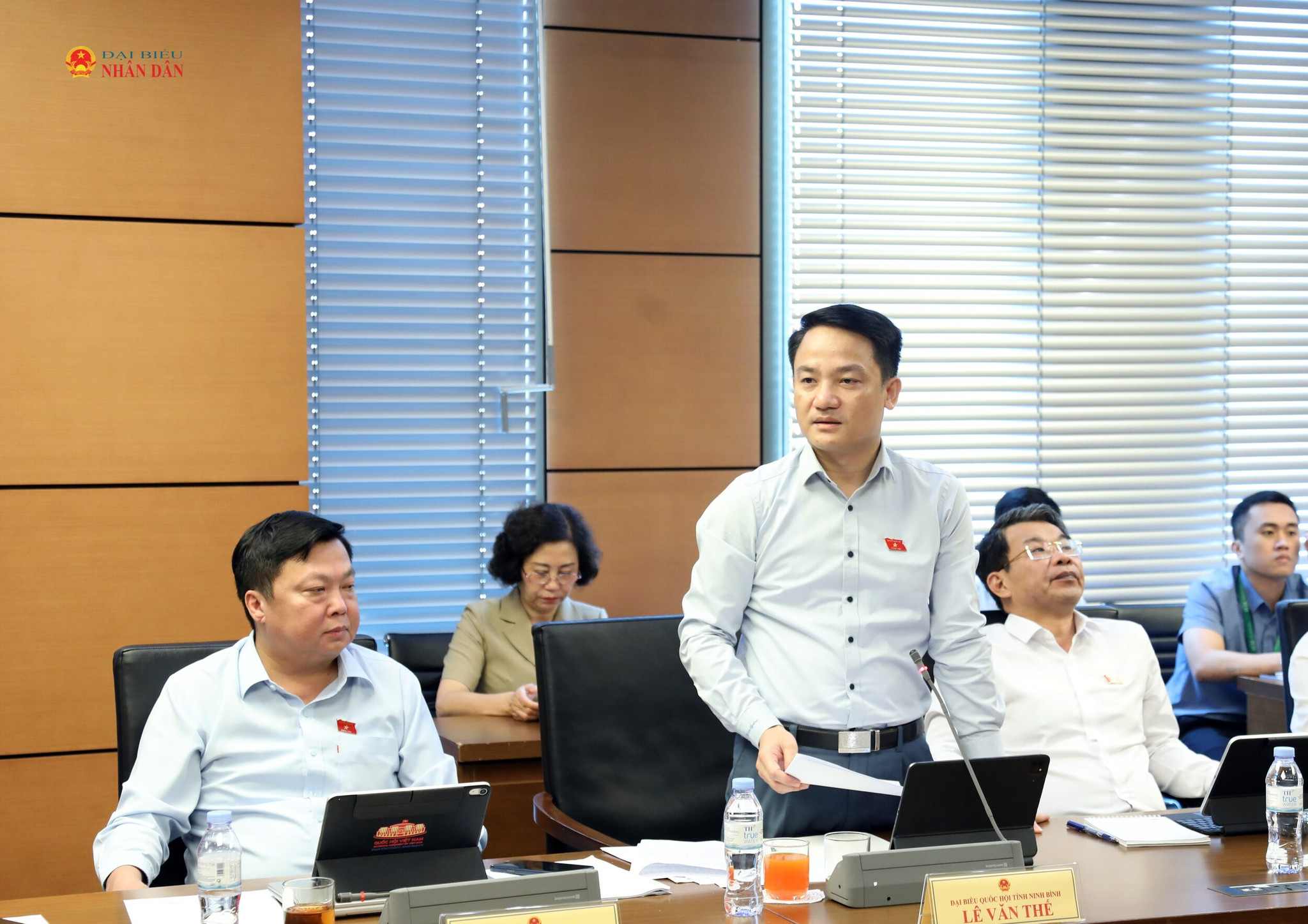 Đại biểu Lê Văn Thế (Ninh Bình) phát biểu